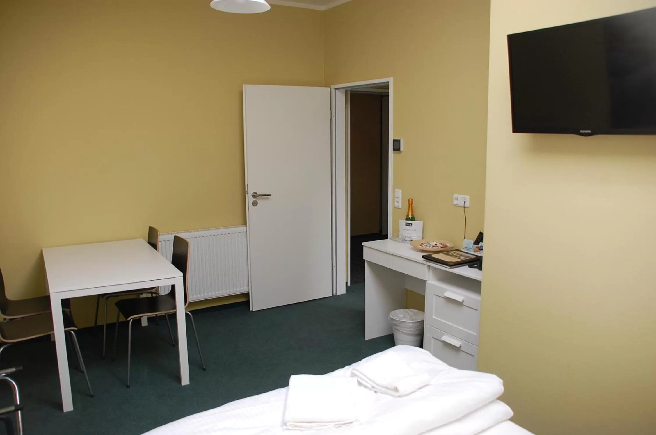 Photo of the whole room, Bed in CASILINO Hotel A 20 Wismar