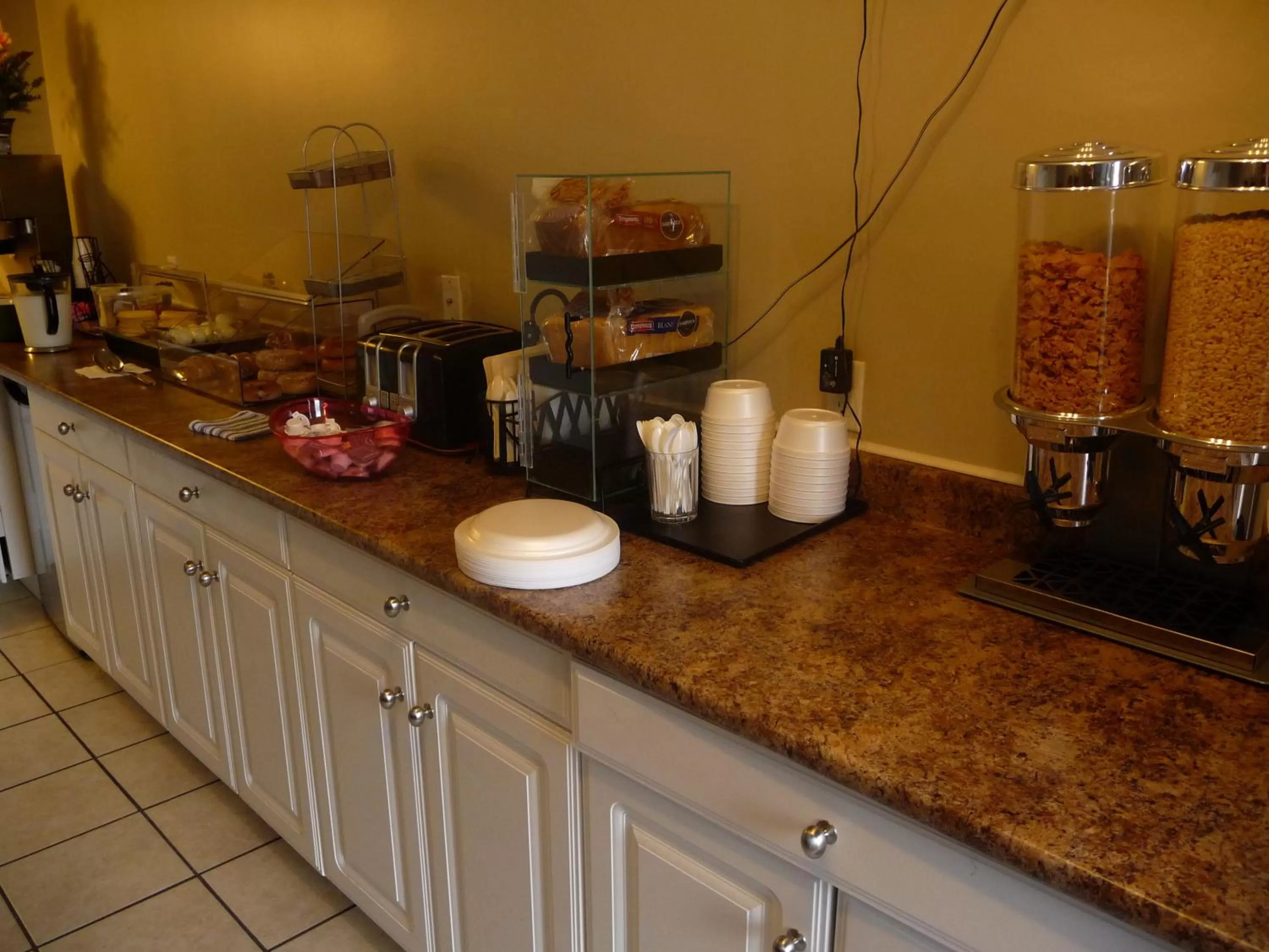 Restaurant/places to eat in Super 8 by Wyndham Kamloops East