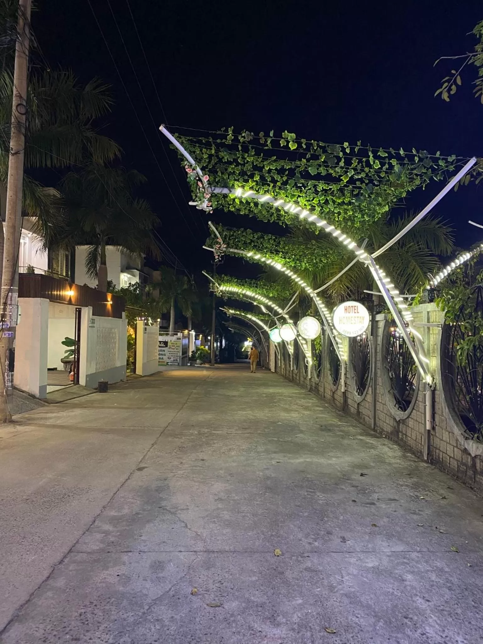 Facade/entrance in D'Villa Hotel - Homestay