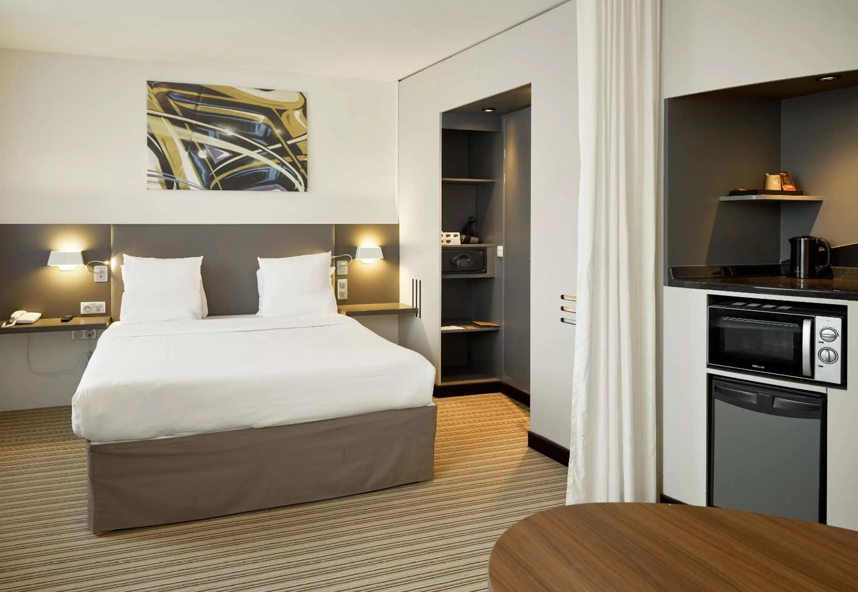 Photo of the whole room, Bed in Novotel Suites Paris Rueil Malmaison