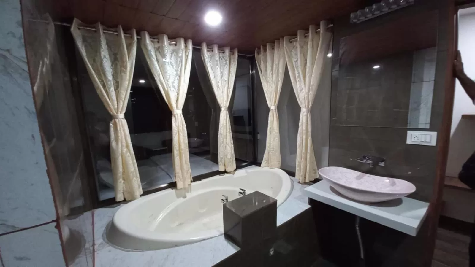 Bathroom in Hotel Jurkis, Kolhapur