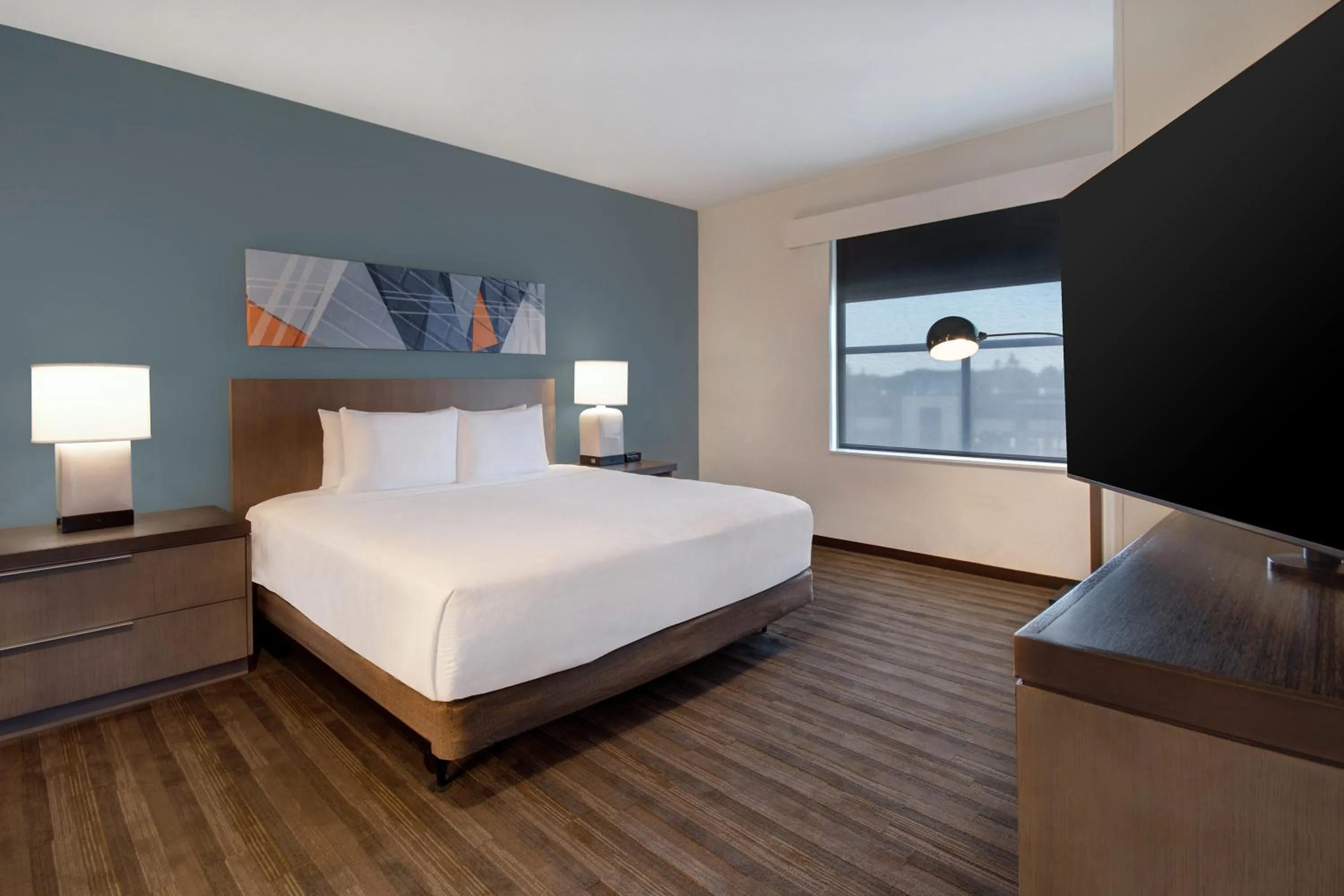 Bed in Hyatt House Mall Of America Msp Airport