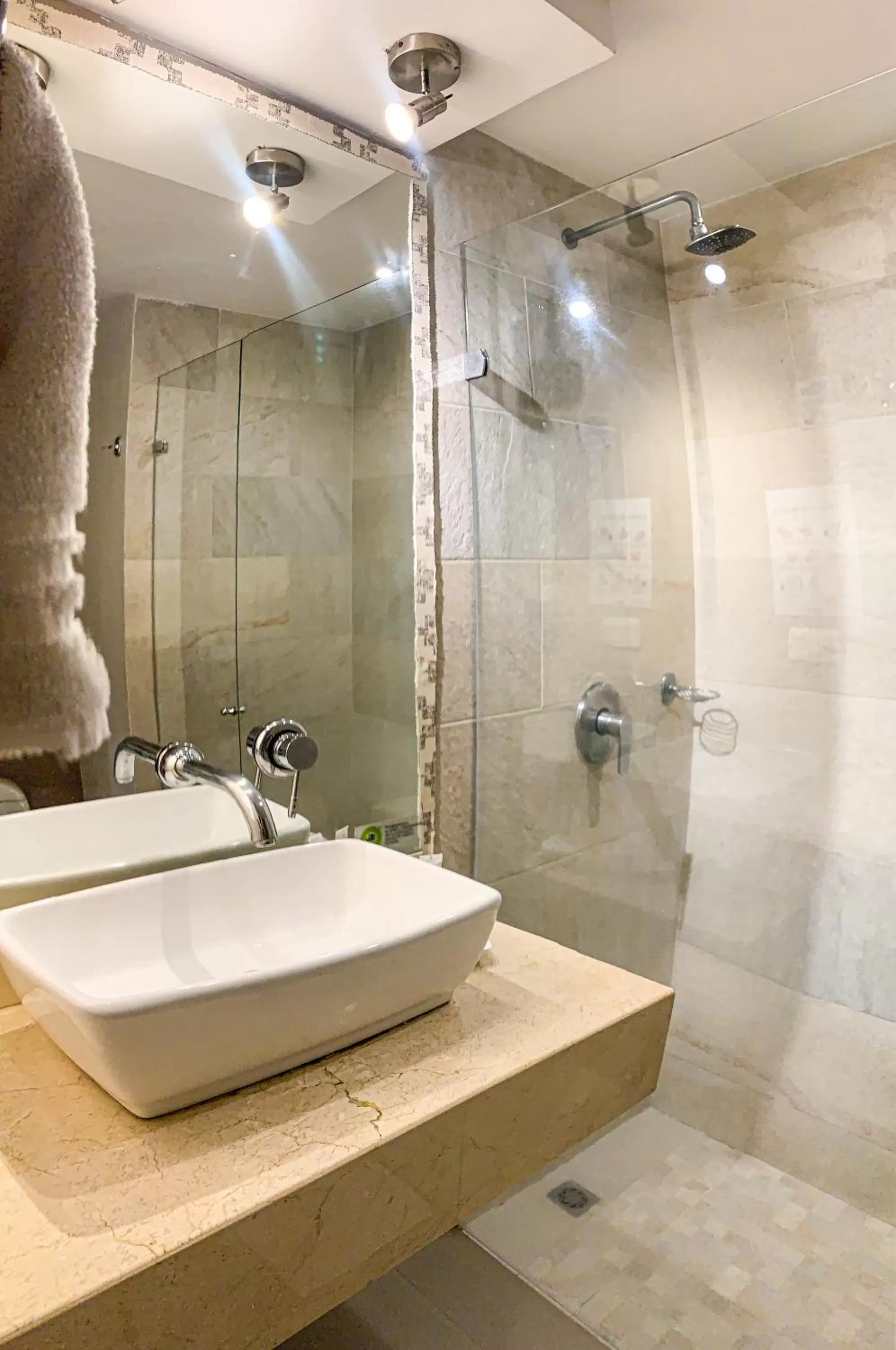 Bathroom in Hotel 1525 By GEH Suites