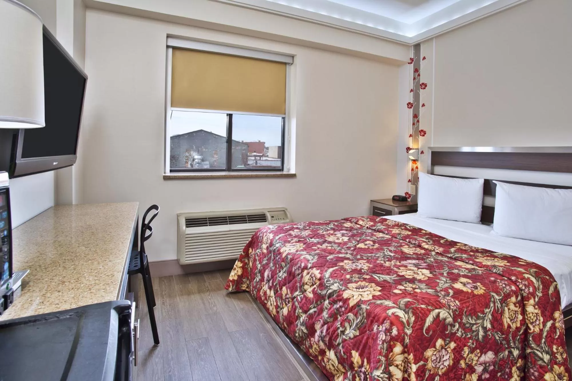 Bedroom, Bed in Commack Inn