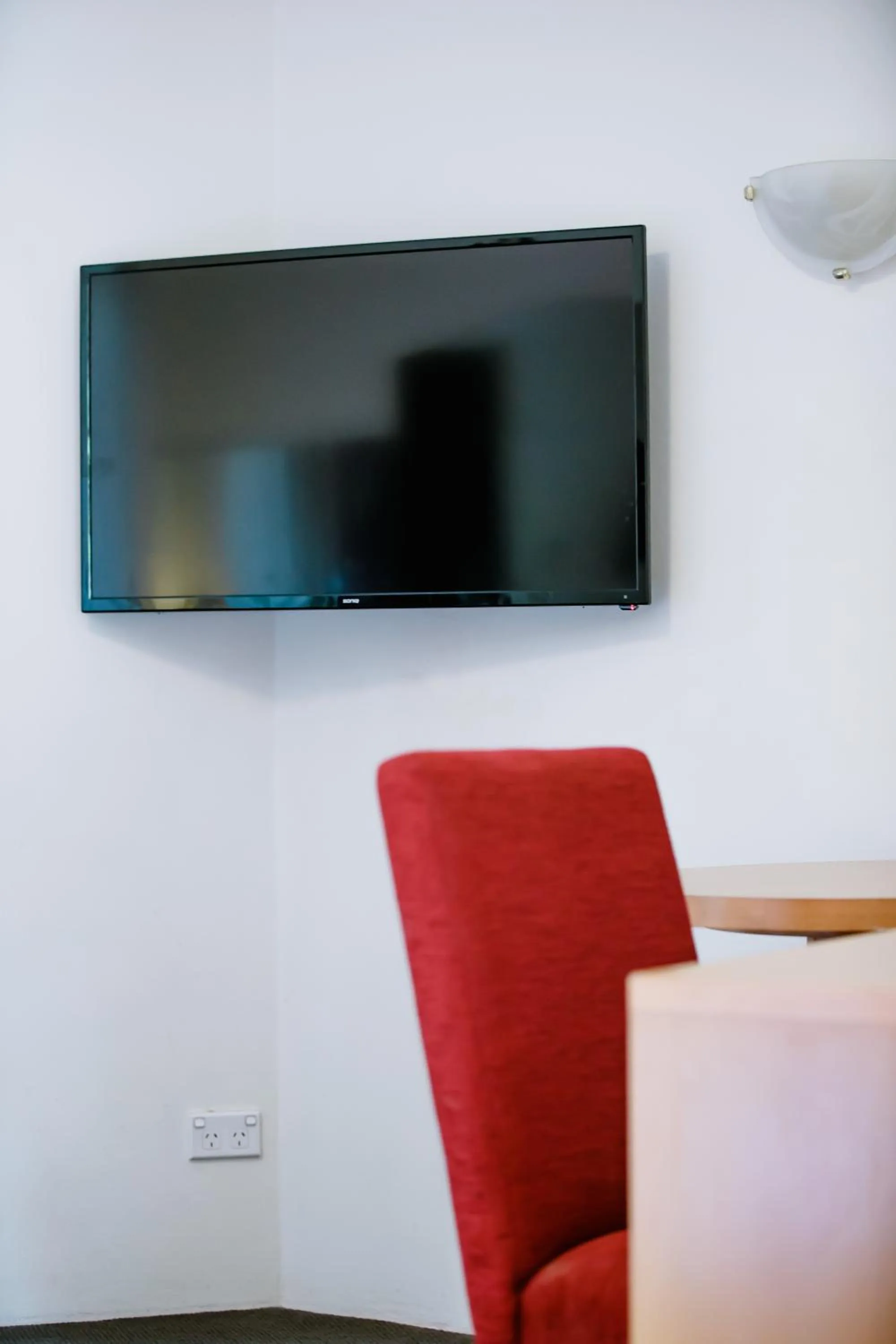 TV and multimedia in Garden Lodge Sydney Hotel