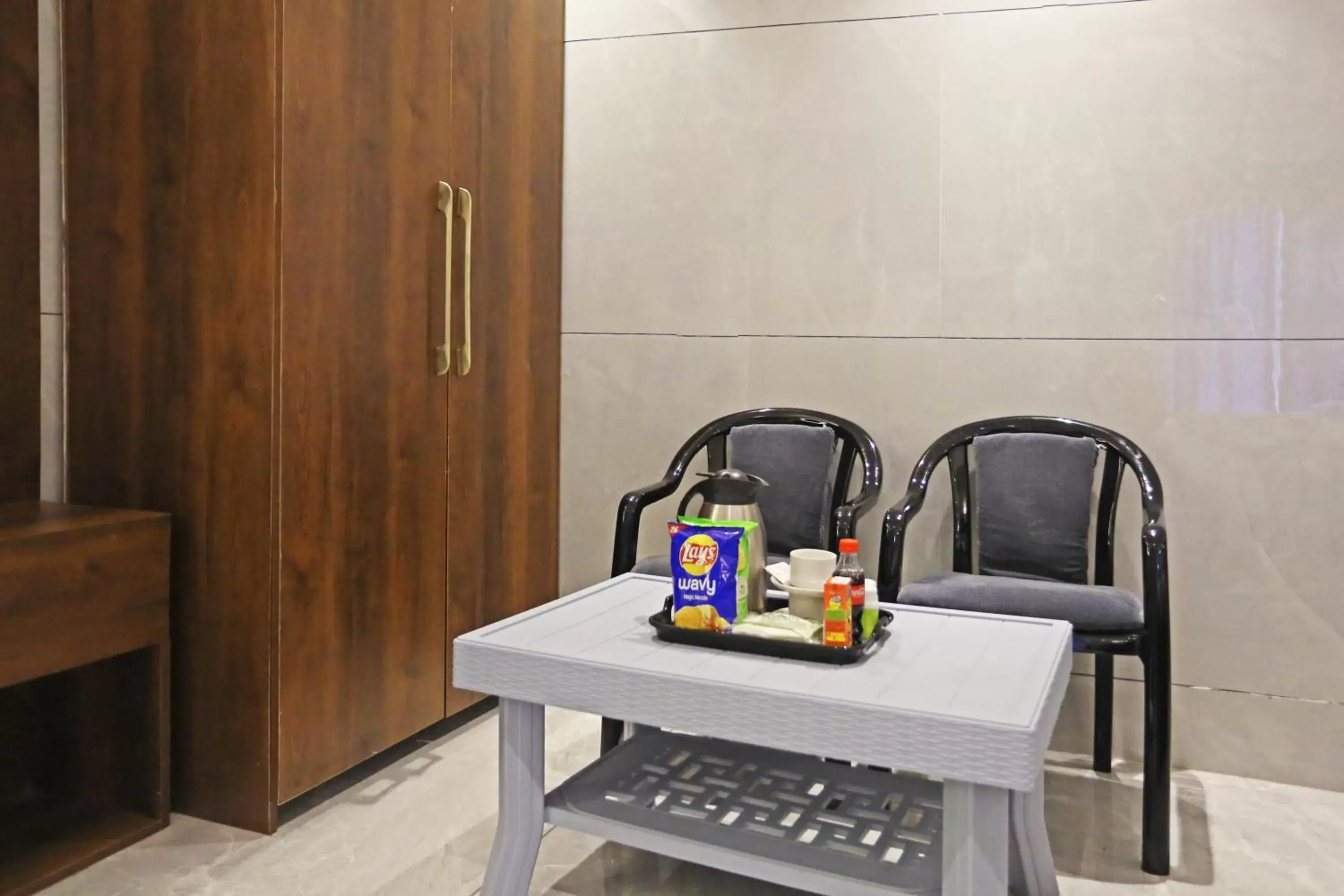 Executive Triple Room in Frankstay By Hotel Preet in 05 mints walking Distance Nizamuddin Railway Station Executive Triple Room in Frankstay By Hotel Preet in 05 mints walking Distance Nizamuddin Railway Station