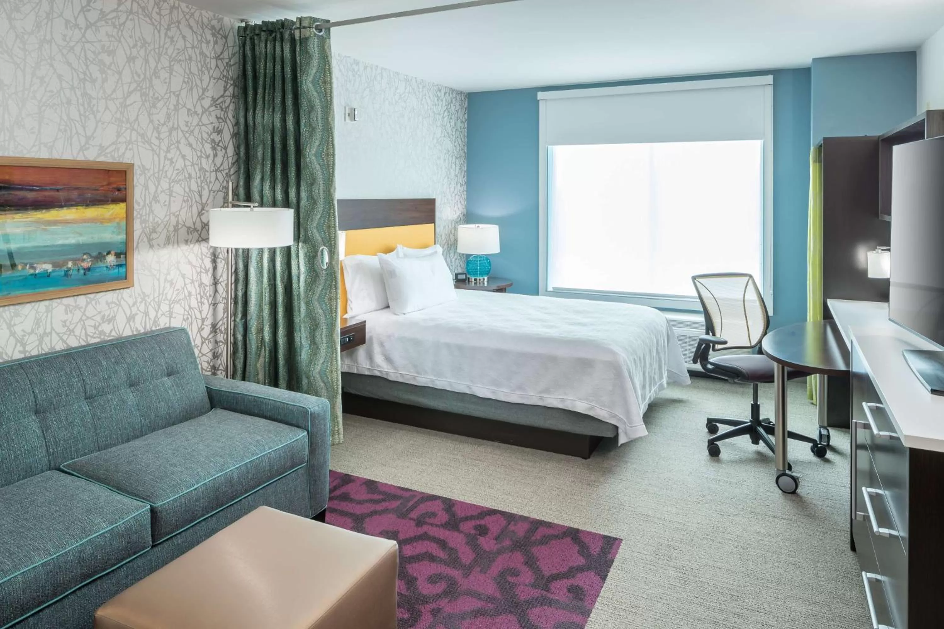 Living room, Bed in Home2 Suites by Hilton Fort Worth Cultural District