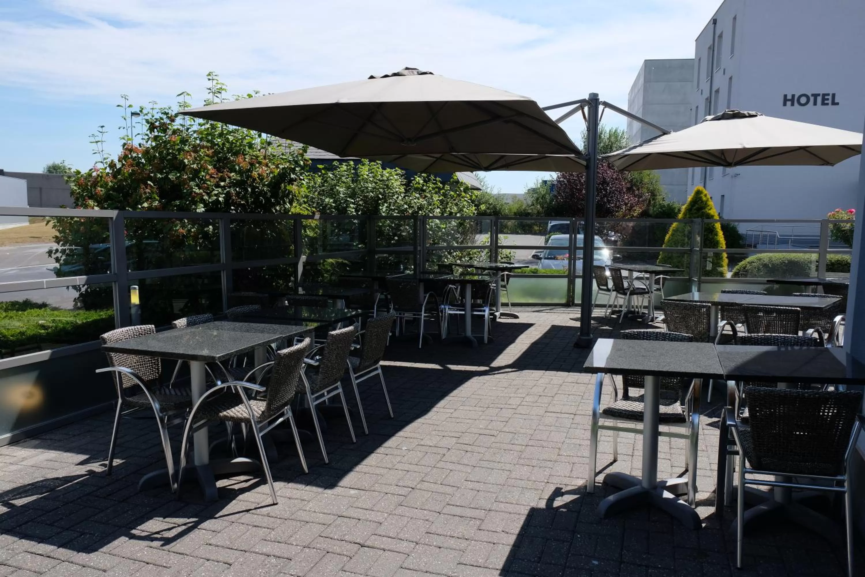 Restaurant/places to eat in Ibis Styles Charleroi Airport Aero 44