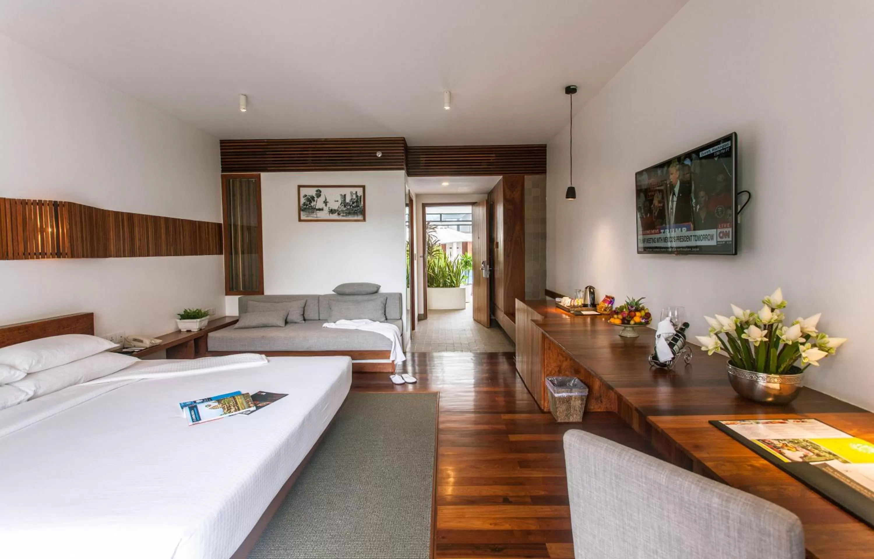 Guests, Bed in Somadevi Residence