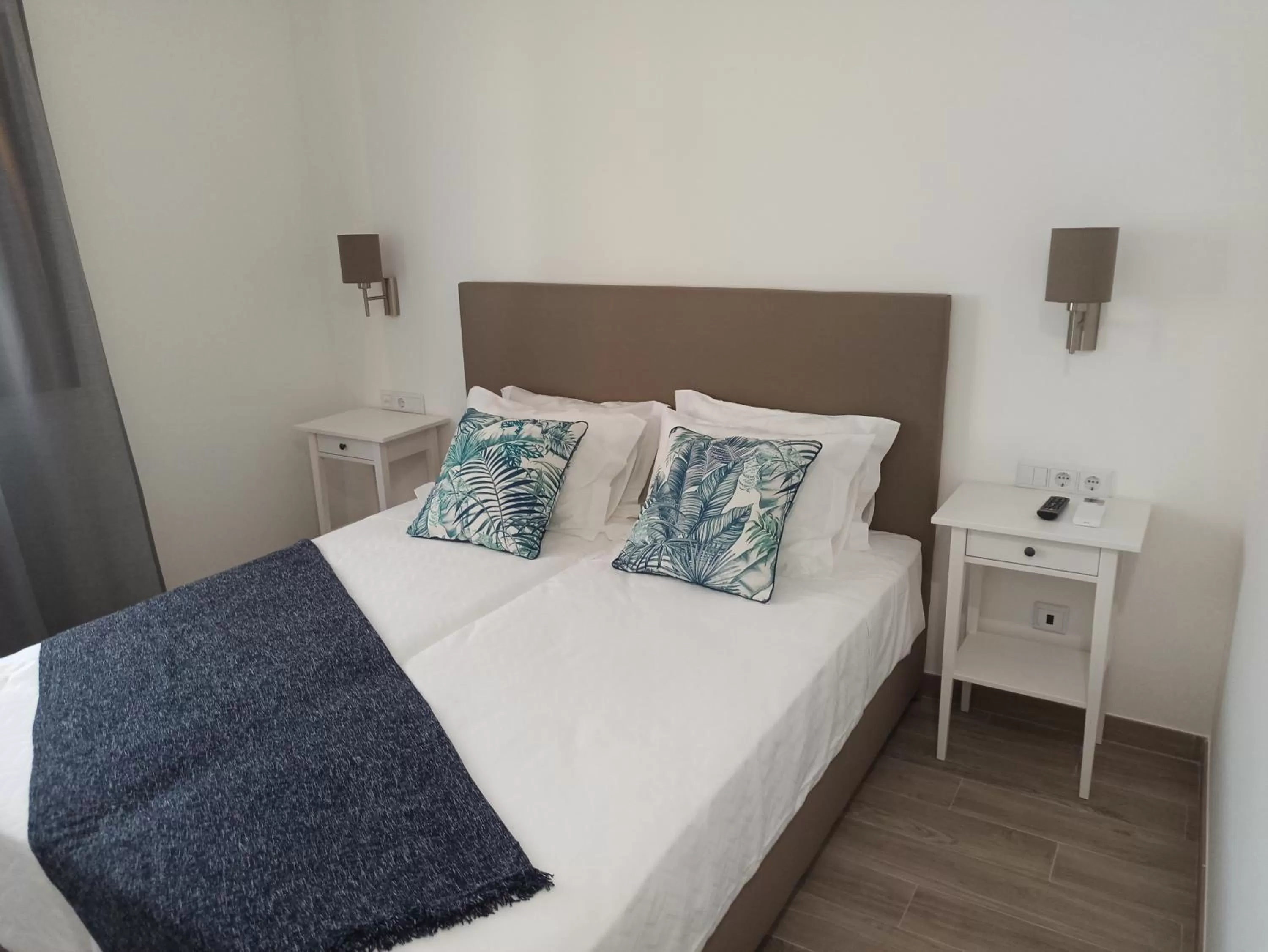 Bedroom, Bed in Porto D'Abrigo - Alojamento Local