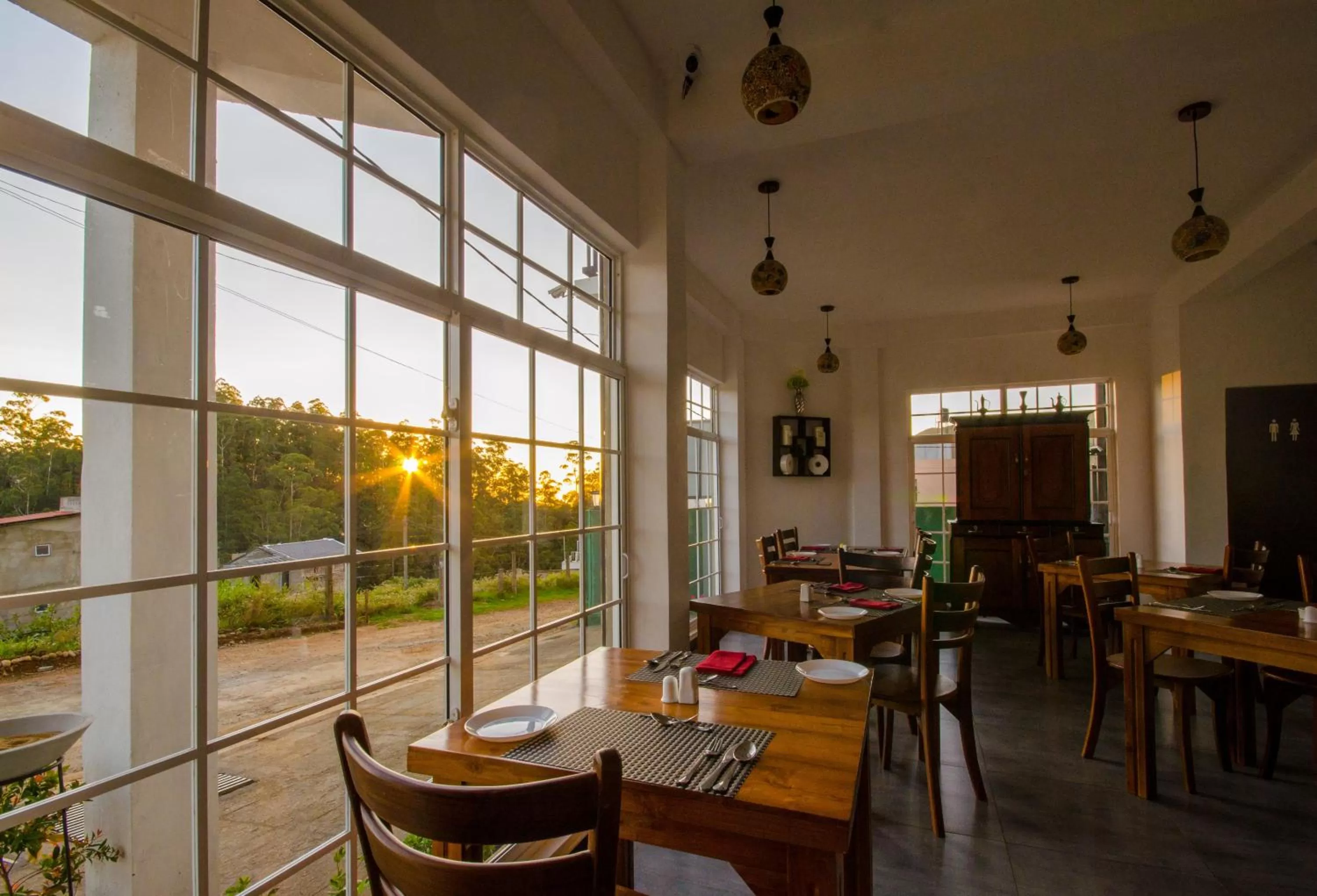 Restaurant/places to eat in Misthill Rest - Lavish Villa