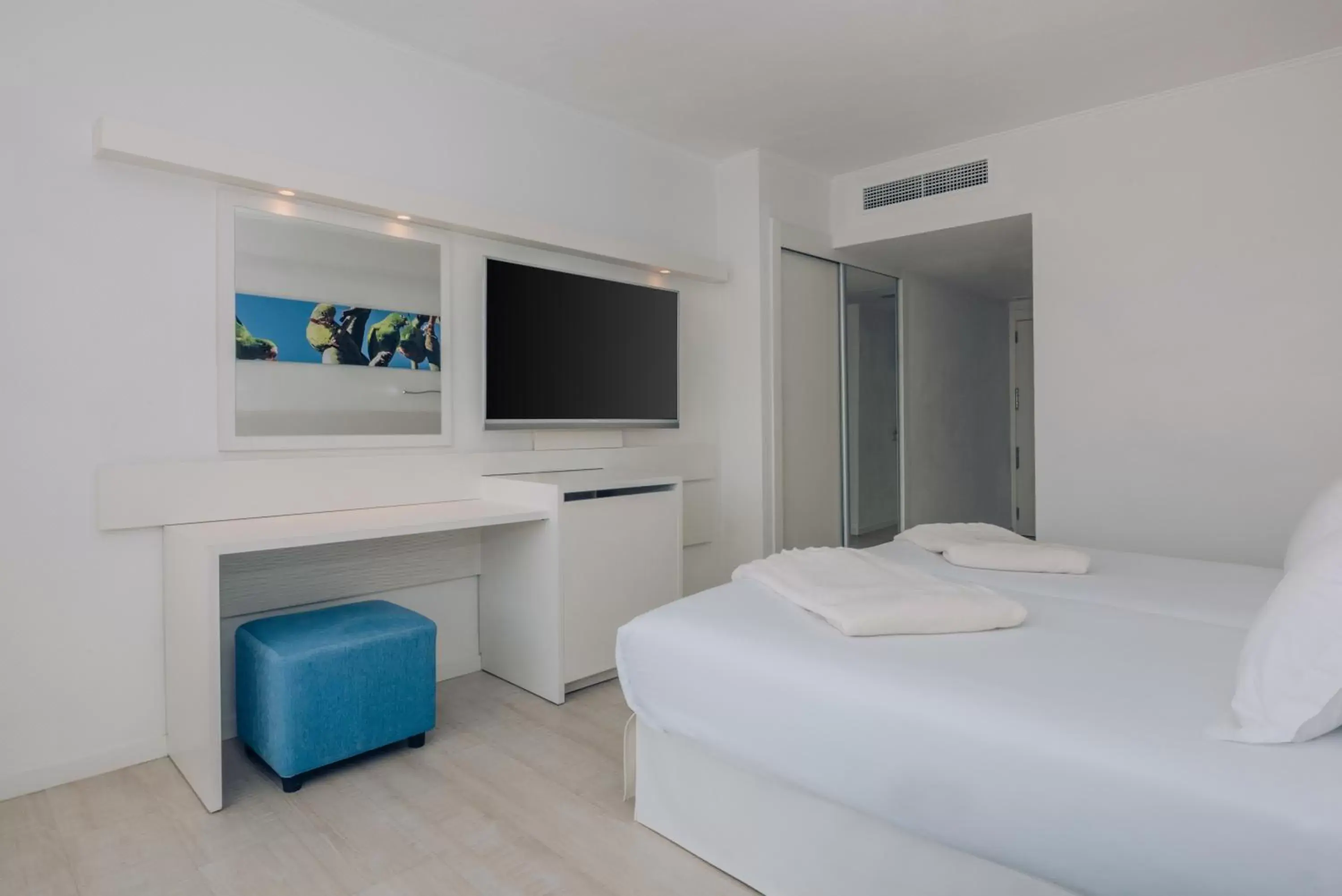 Double Room (1 Adult) - single occupancy in Iberostar Waves Bouganville Playa Double Room (1 Adult) - single occupancy in Iberostar Waves Bouganville Playa