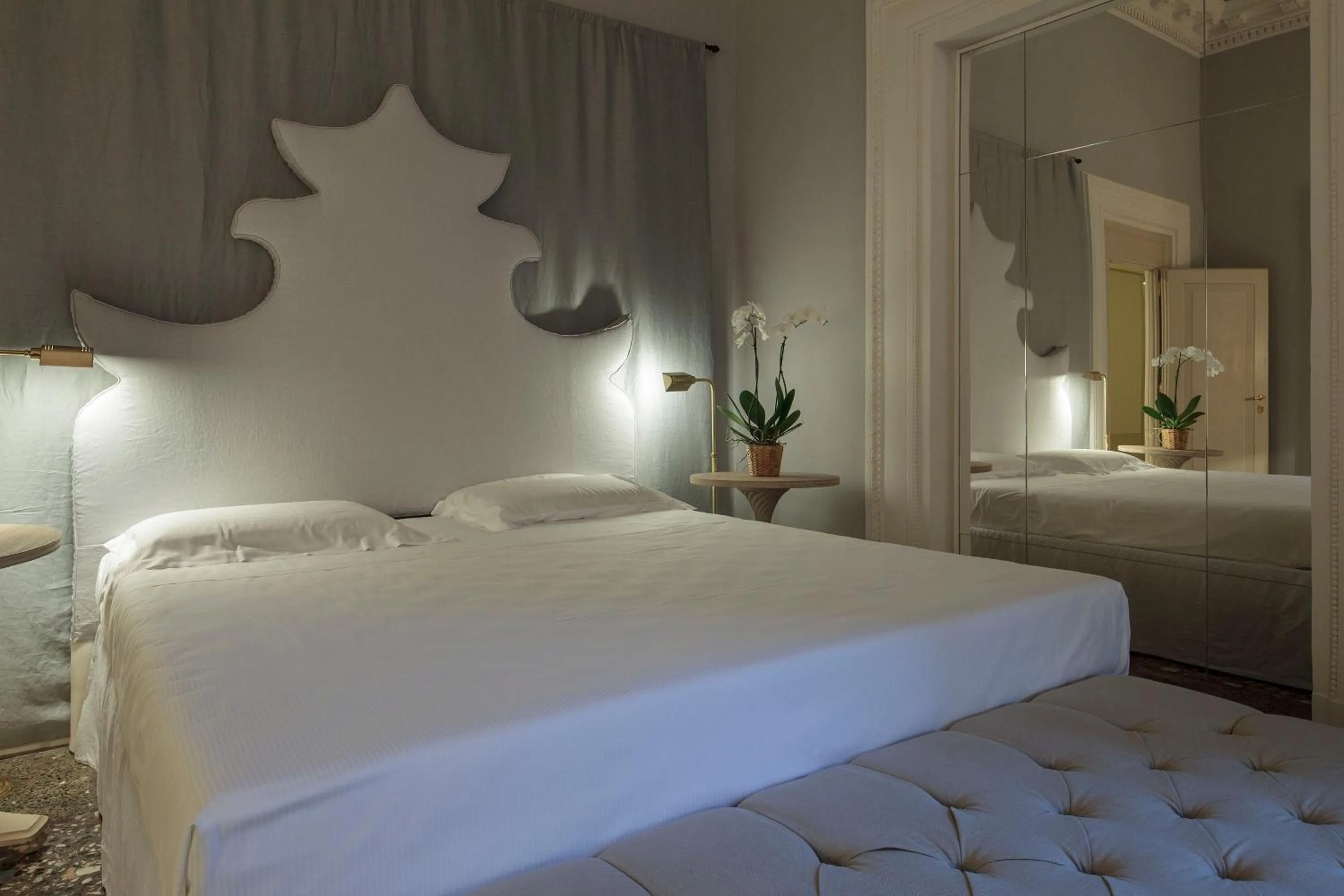 TV and multimedia, Bed in Al Palazzo del Marchese di Camugliano Residenza d'Epoca