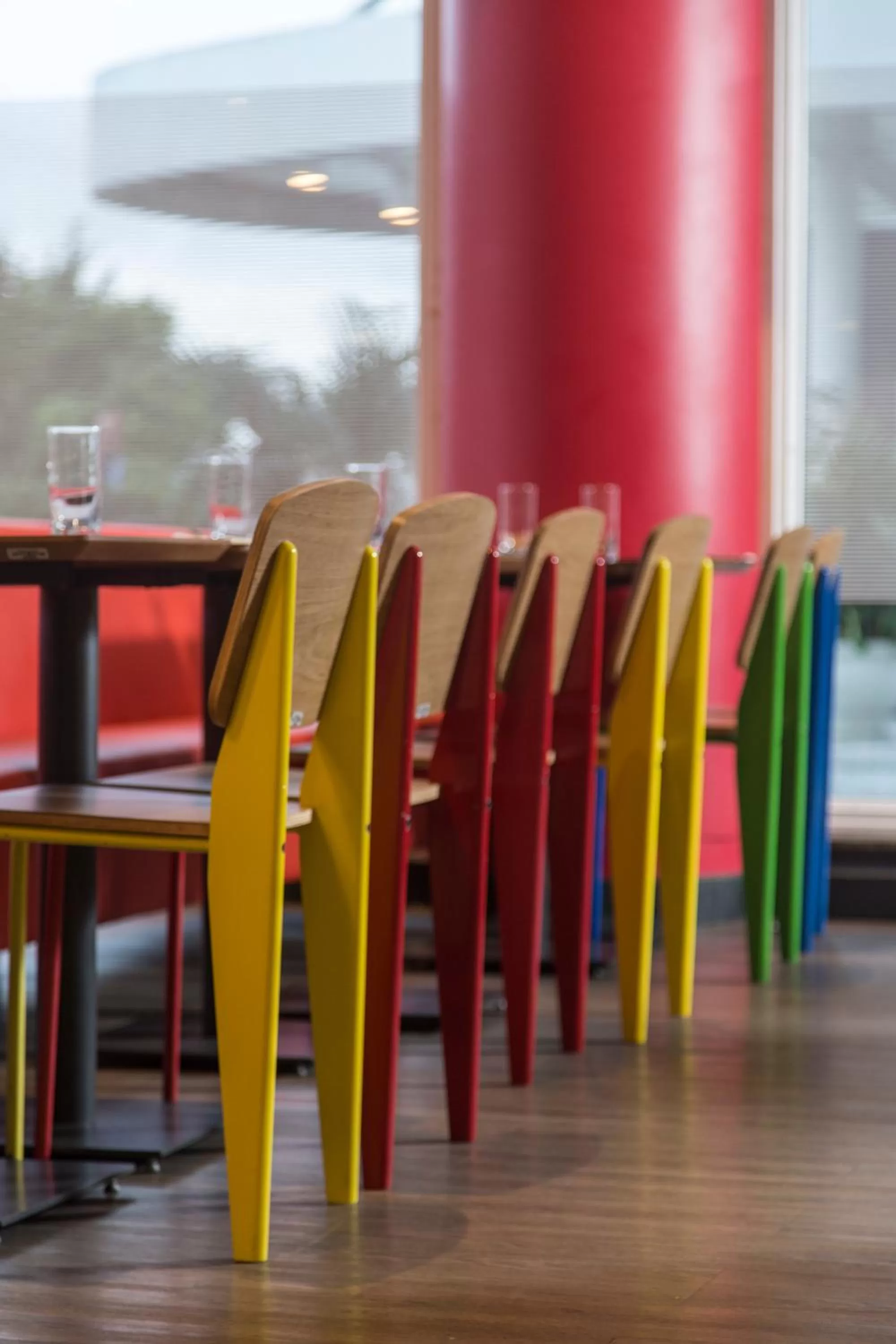 Restaurant/places to eat in ibis Tambore