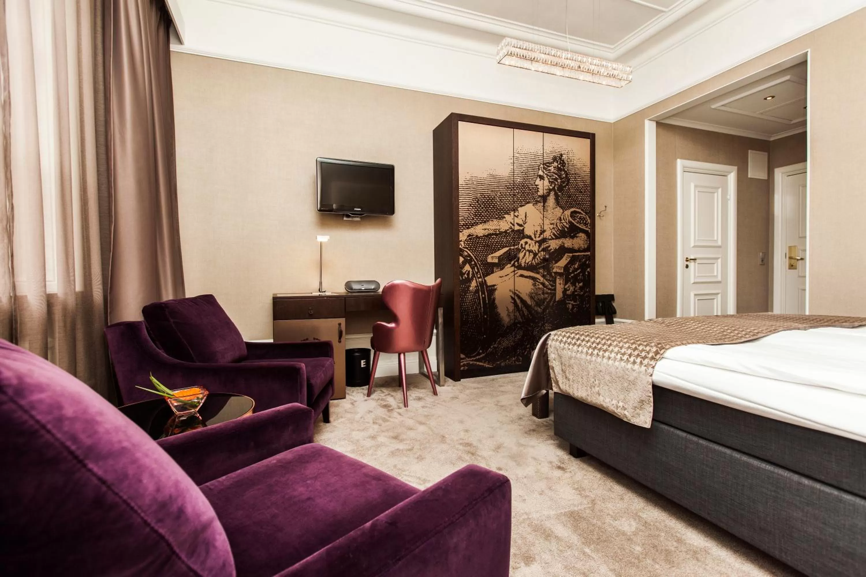 Photo of the whole room, Bed in Elite Plaza Hotel