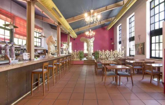 Restaurant/places to eat in Hotel Sara De Ur