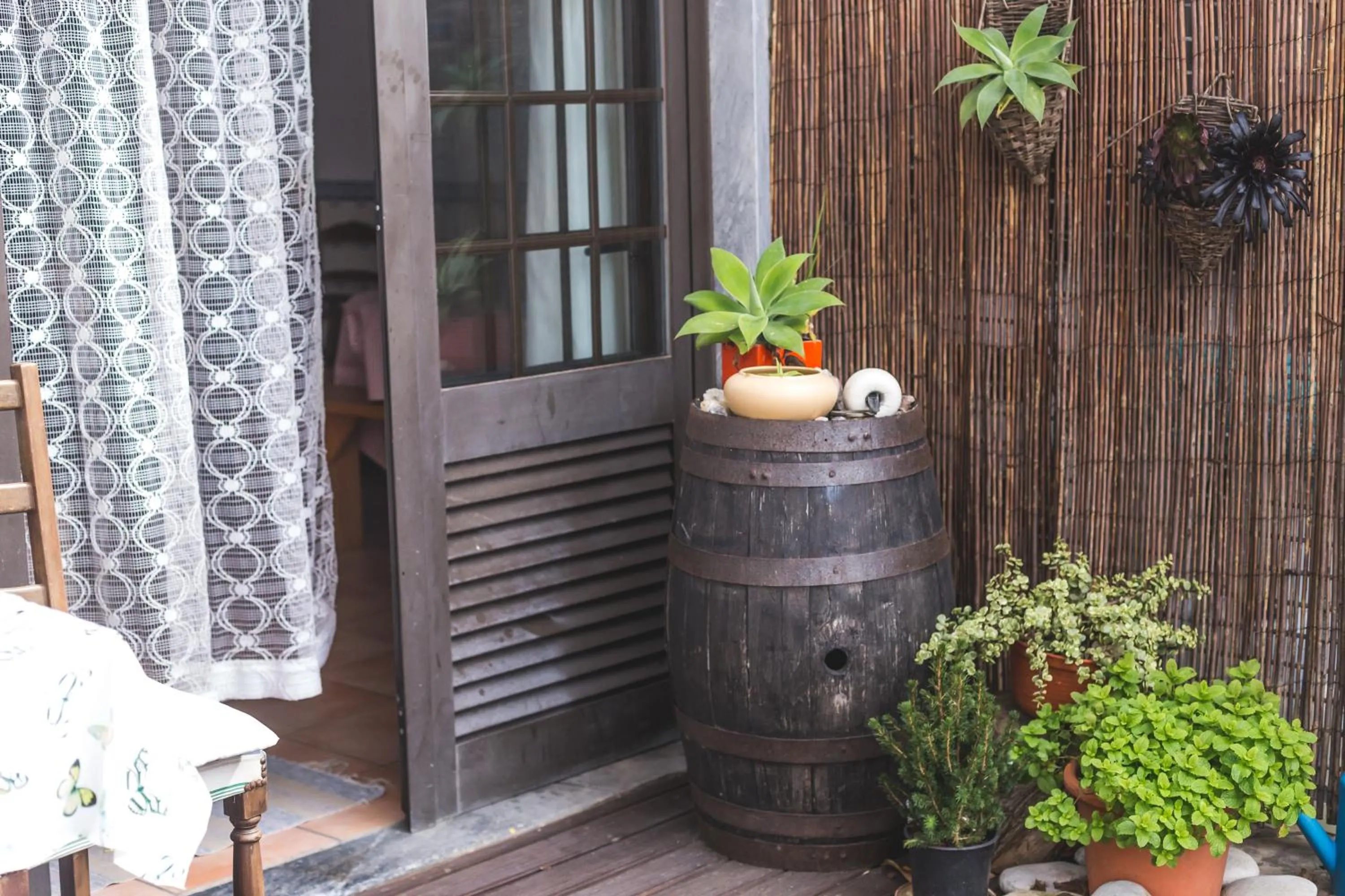 Patio in Ericeira Chill Hill Hostel & Private Rooms - Peach Garden