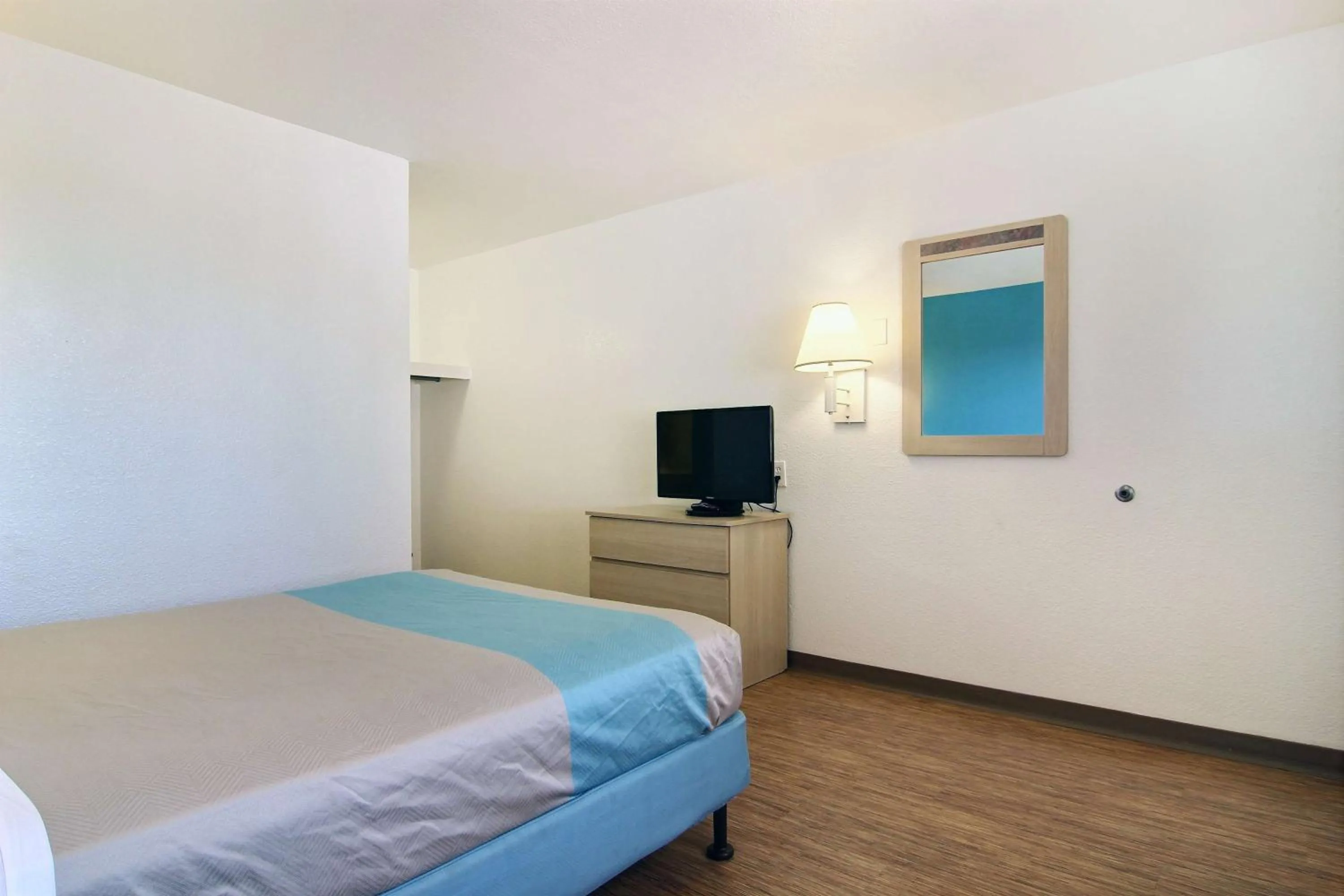 Photo of the whole room, Bed in Motel 6-Lubbock, TX