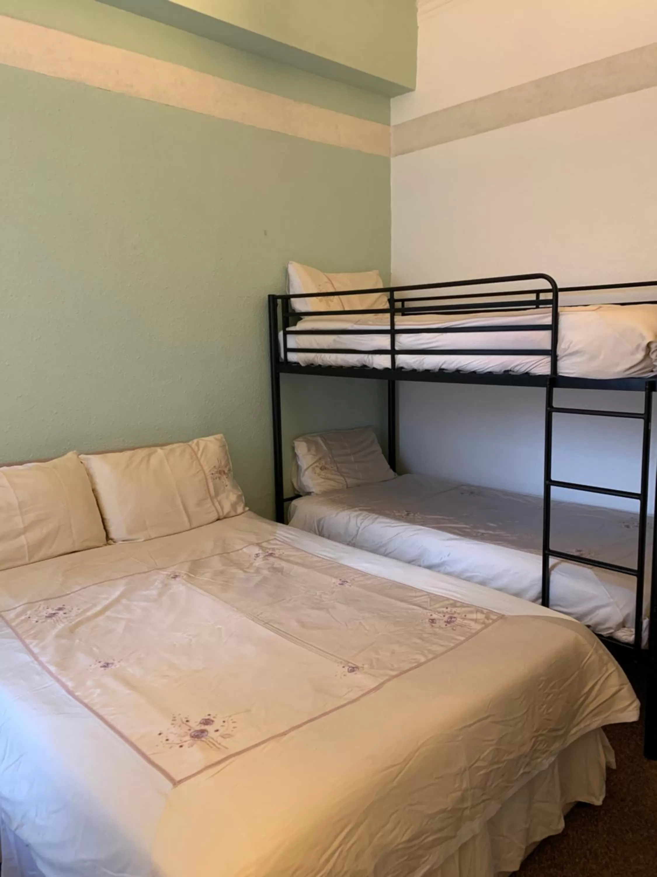 Bunk Bed in Alondra Hotel