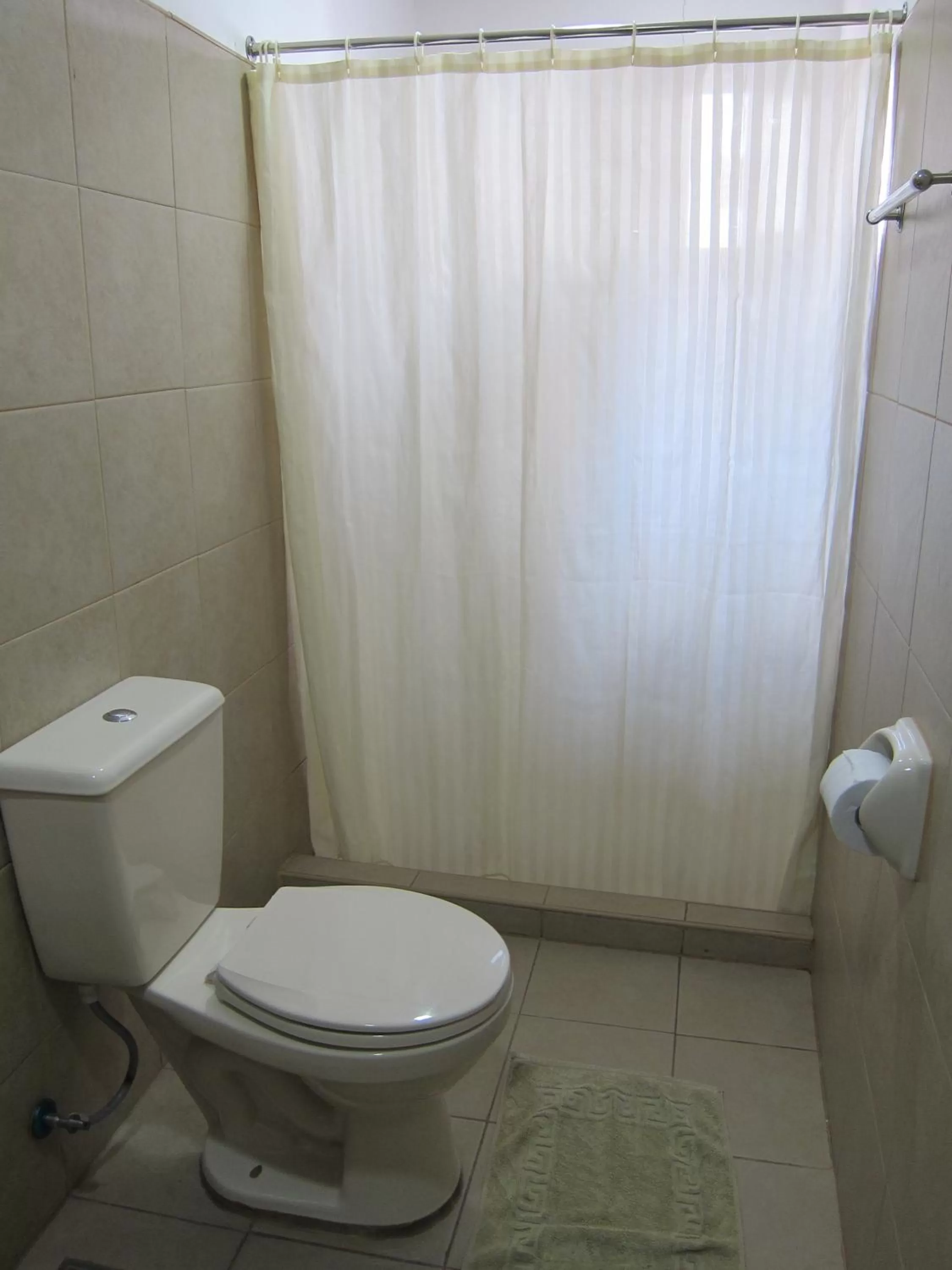 Shower in Nichols Airport Hotel