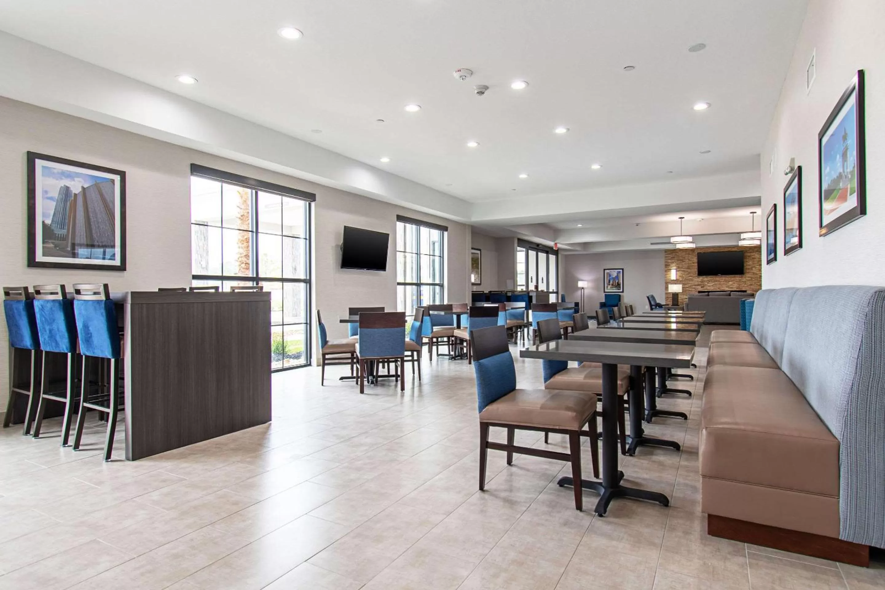 Restaurant/places to eat in Comfort Suites Humble Houston IAH