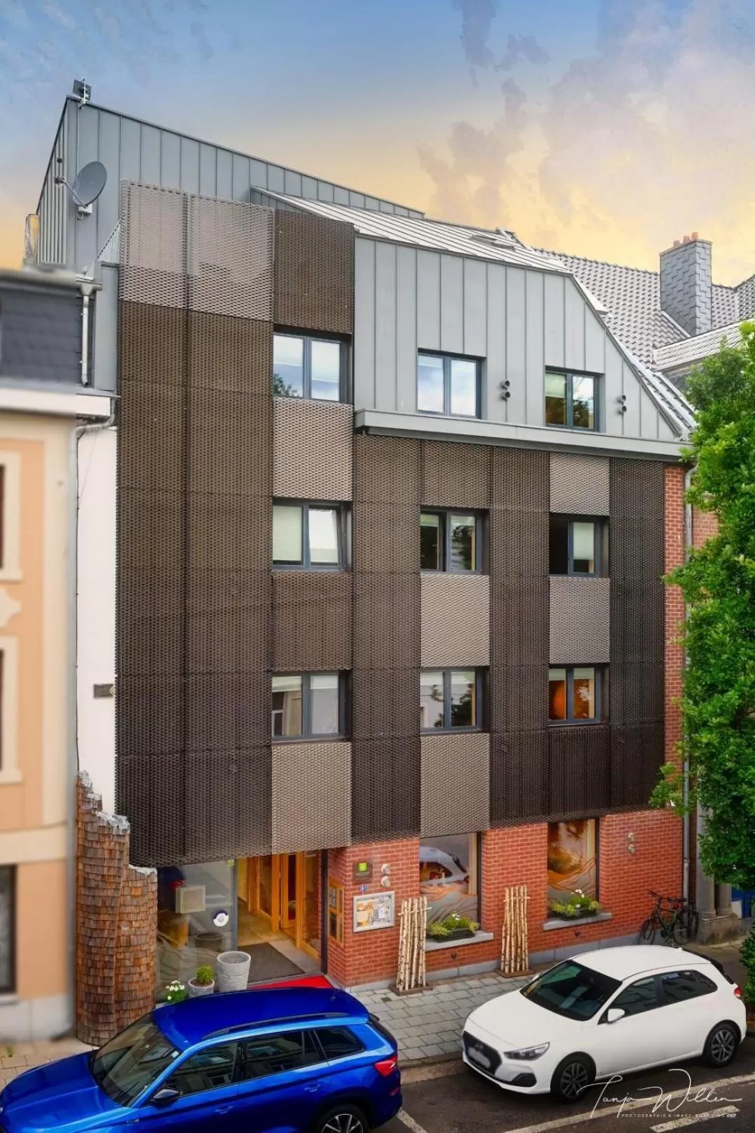 Facade/entrance in Sleepwood Hotel