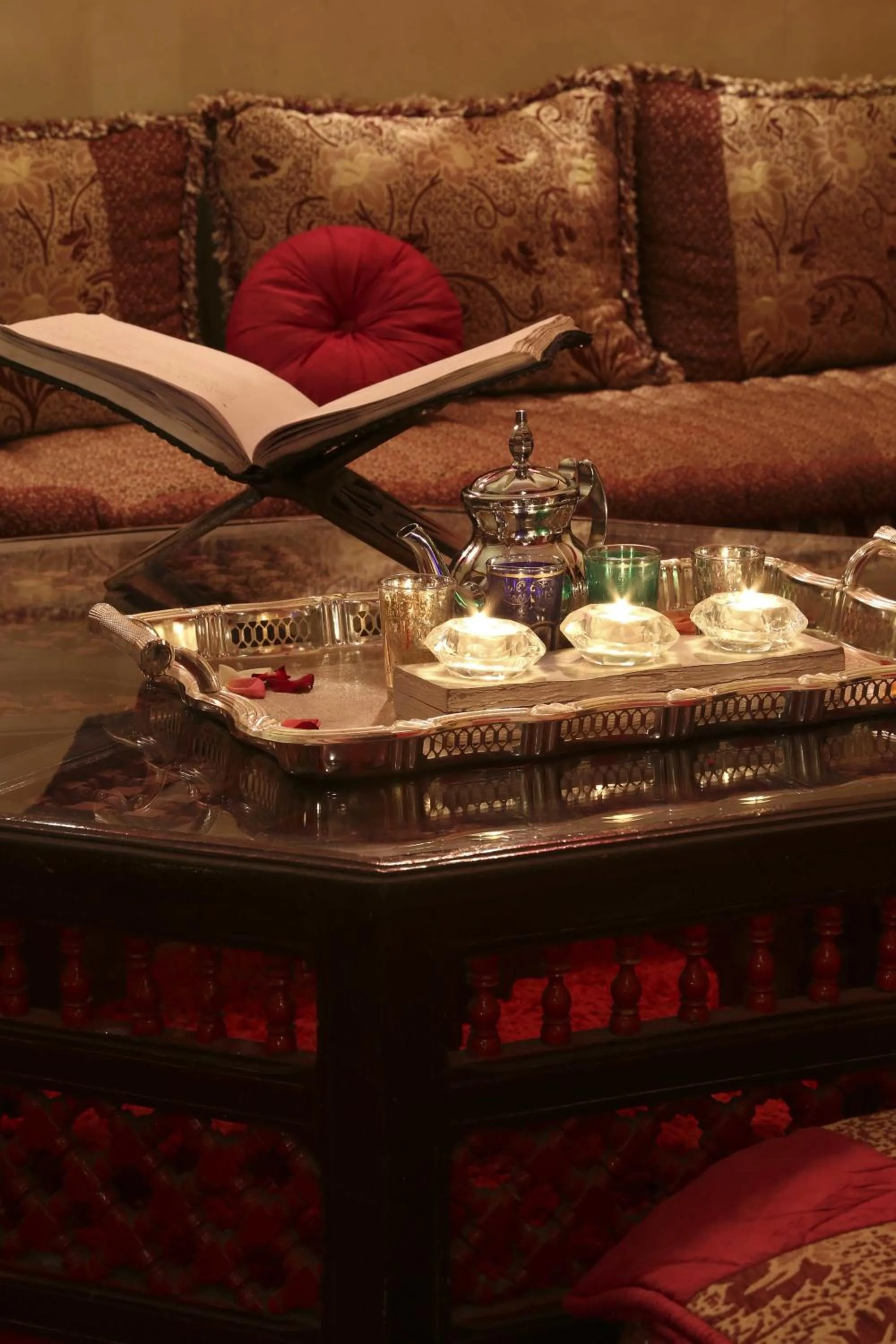 Communal lounge/ TV room in Riad Mille Et Une Nuits