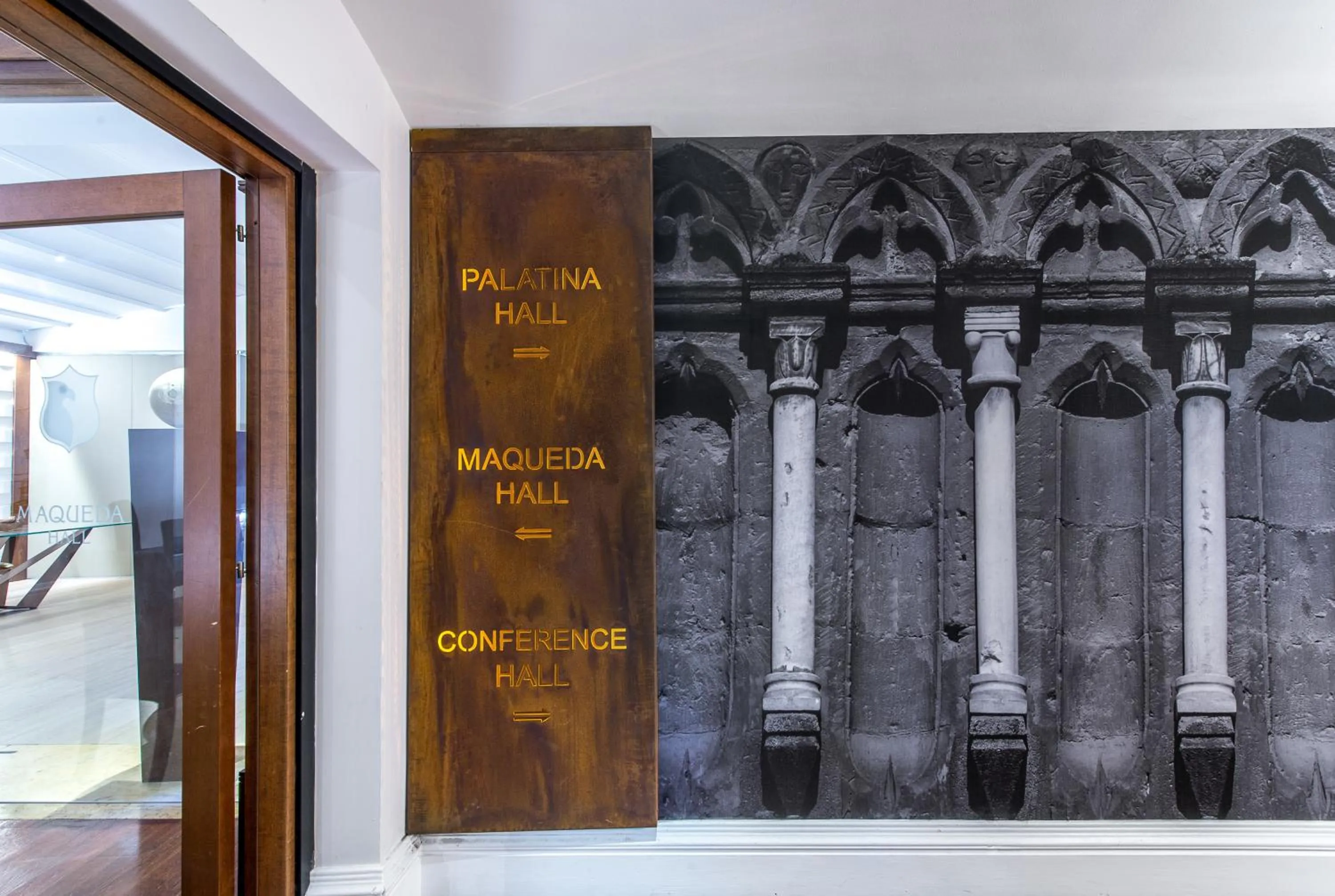 Logo/Certificate/Sign in Hotel Federico II Central Palace