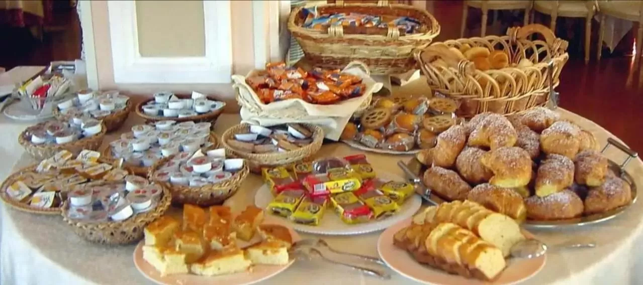 Italian breakfast in Tortugas B&B