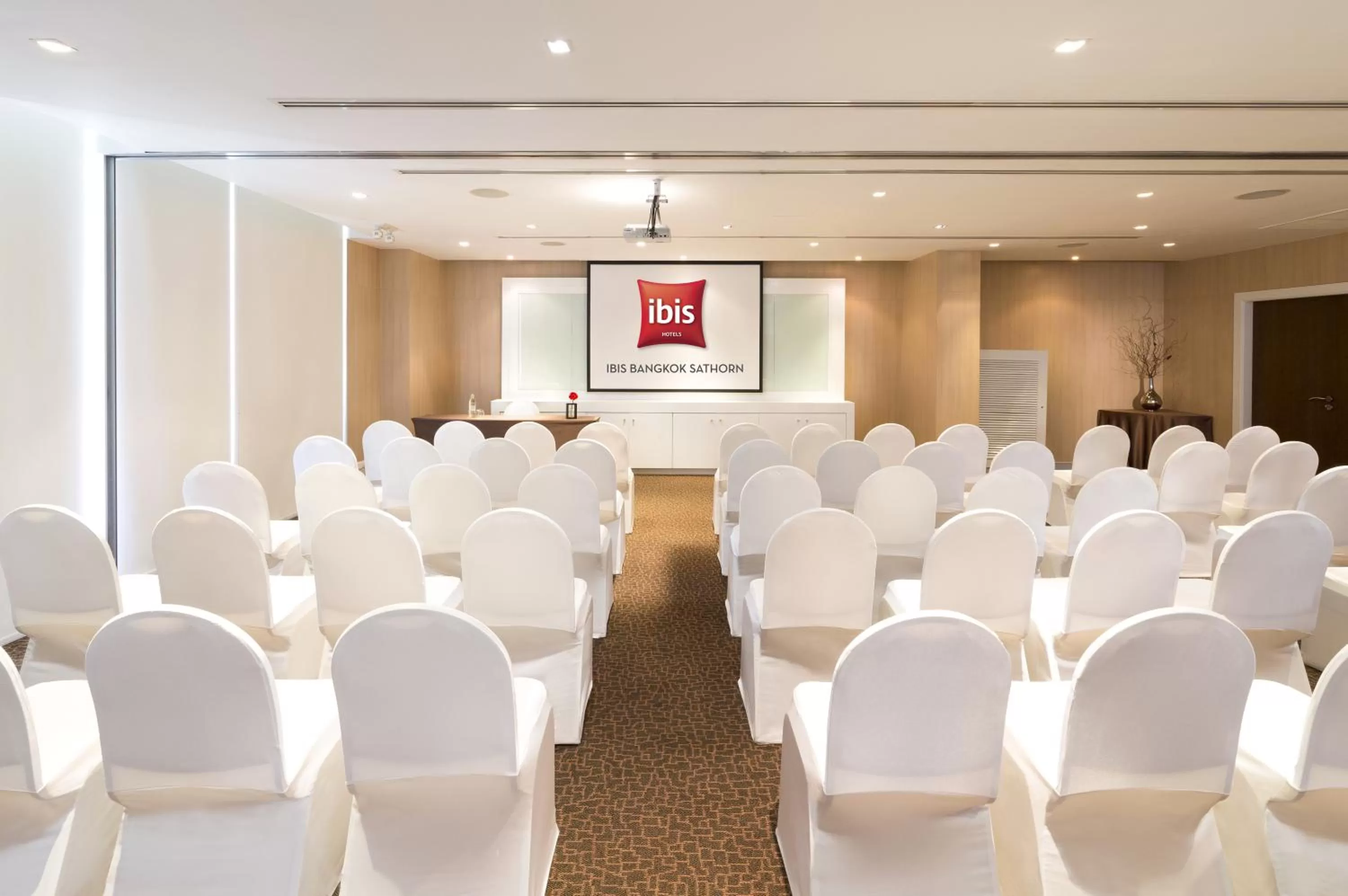 Business facilities in ibis Bangkok Sathorn