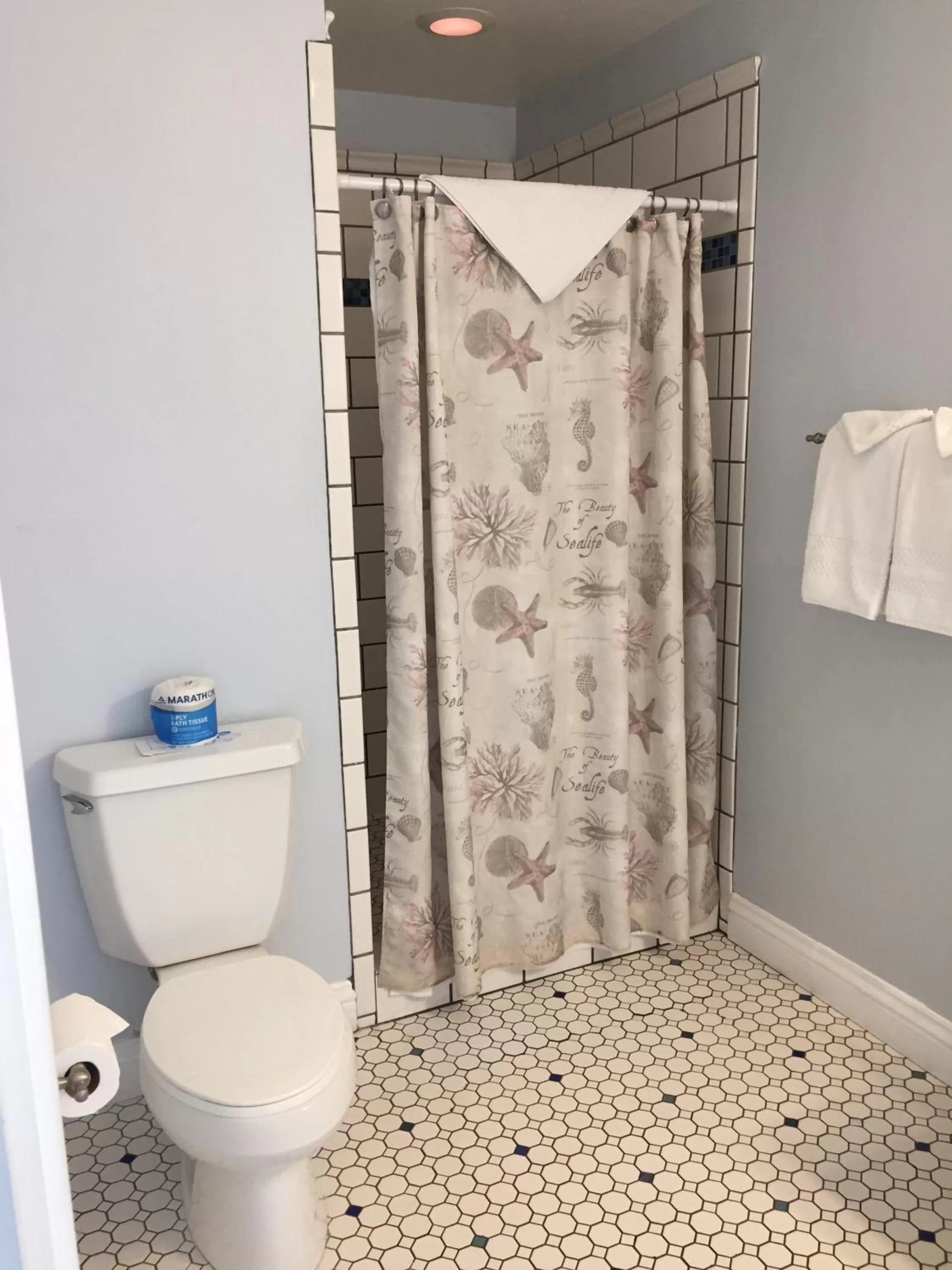 Shower in Beach Bungalow Inn and Suites