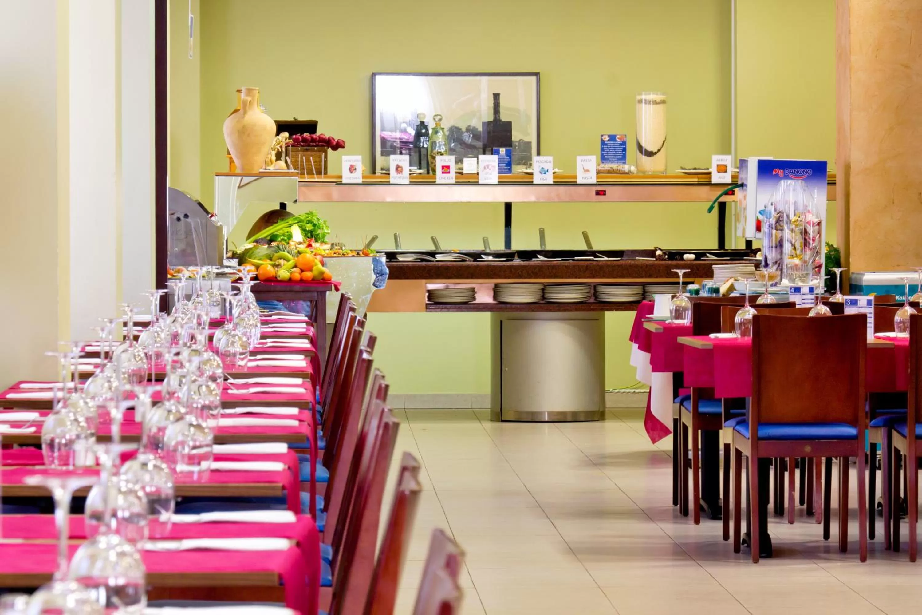 Restaurant/places to eat in Hotel Traíña