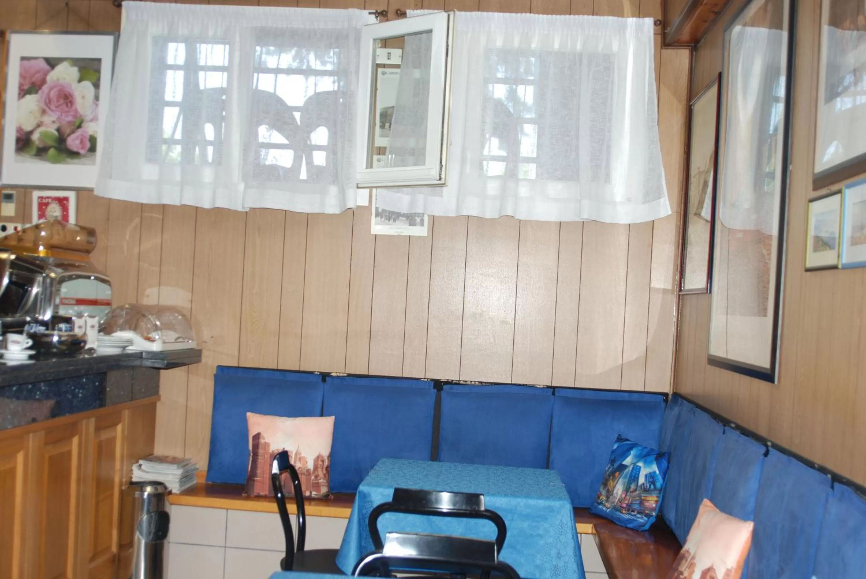 Restaurant/places to eat in Hotel Tuscolano