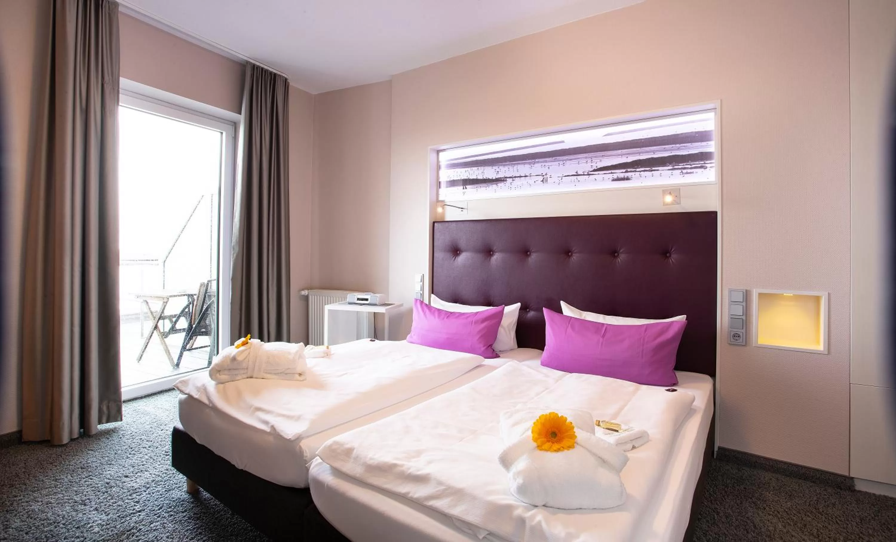 Sea view, Bed in Hotel Fährhaus