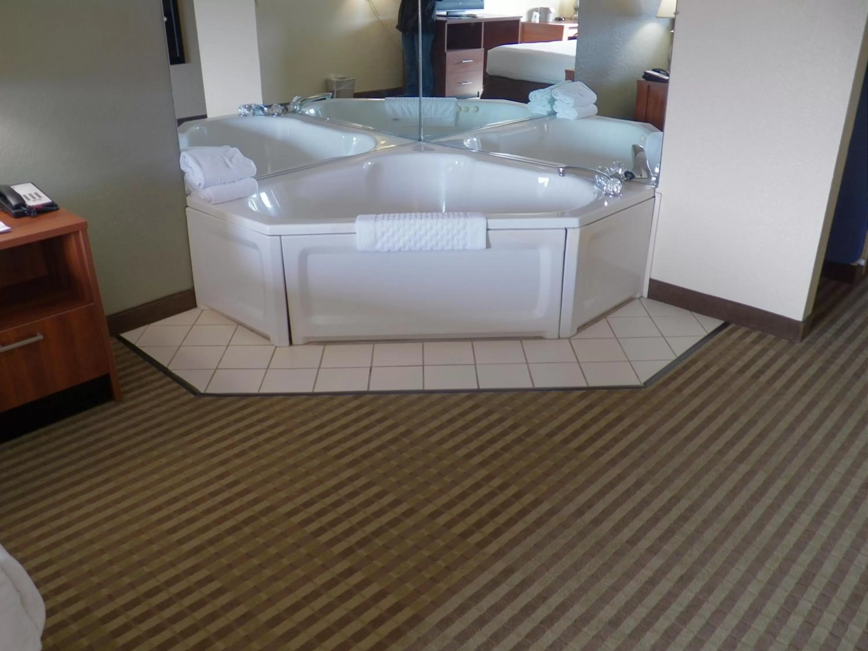 Bed in Best Western of Wise