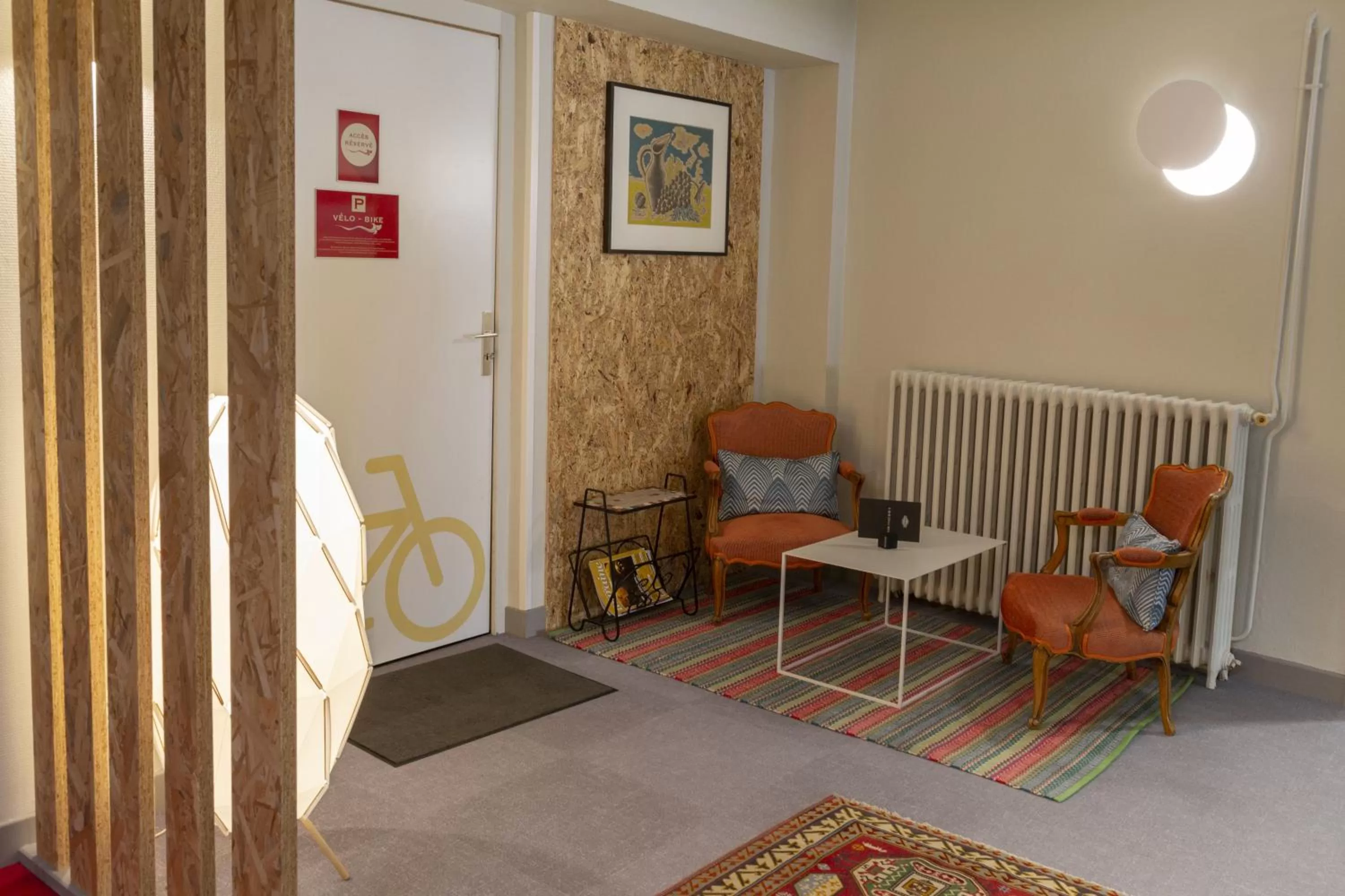 Seating area in Logis Hôtel Chaptal, Amboise