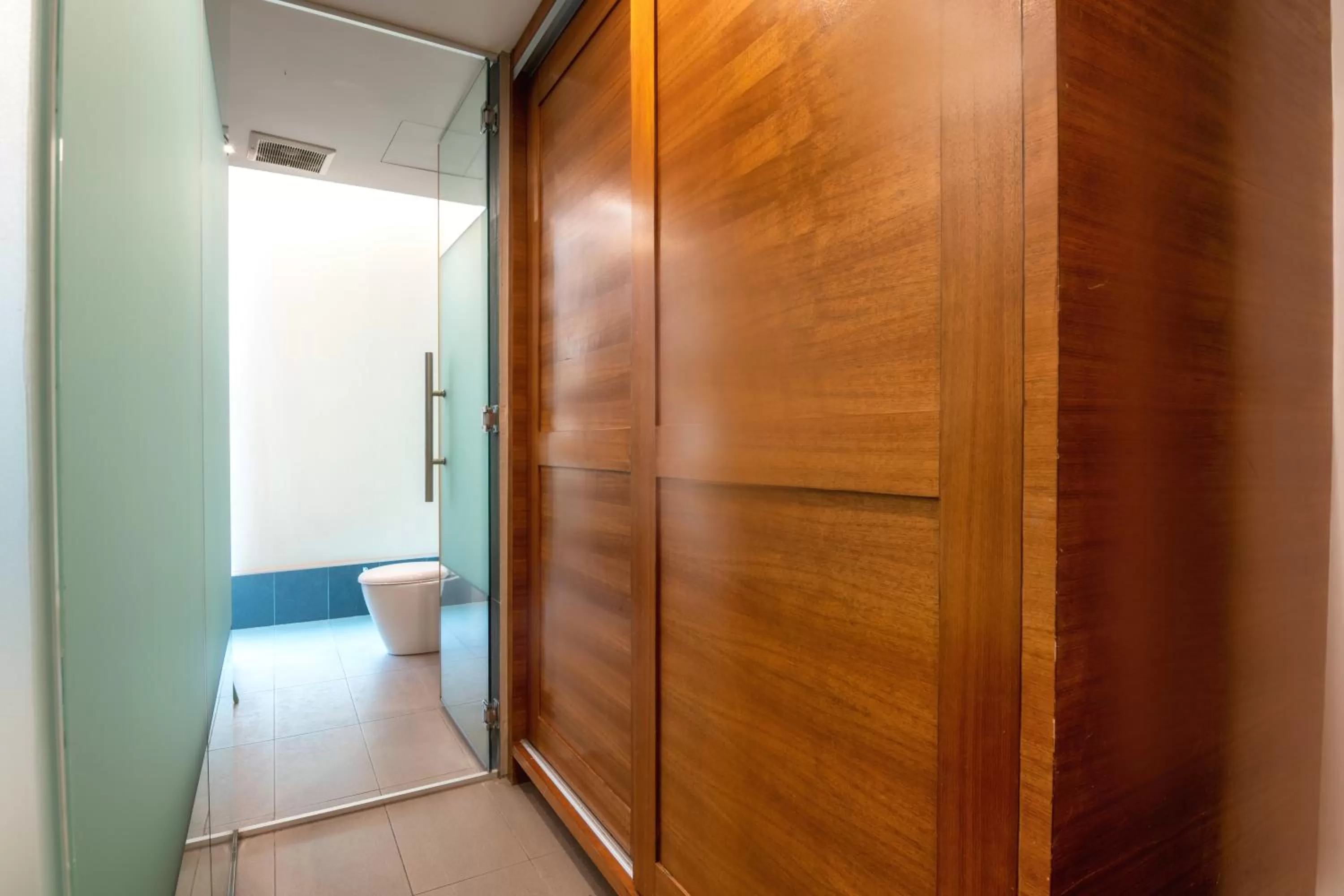 wardrobe in Apple Hotel Times Square