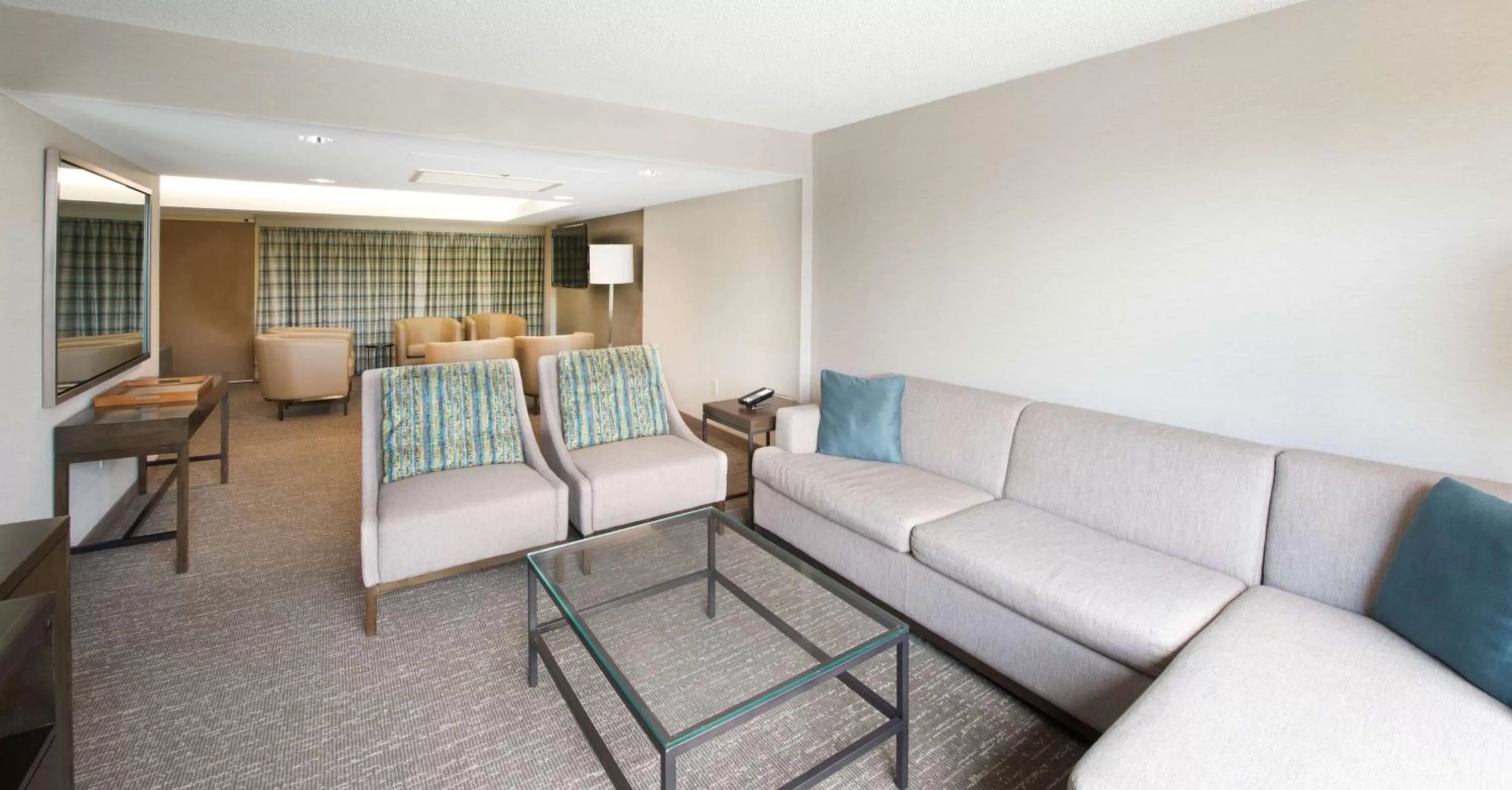 Living room in Embassy Suites by Hilton Seattle North Lynnwood