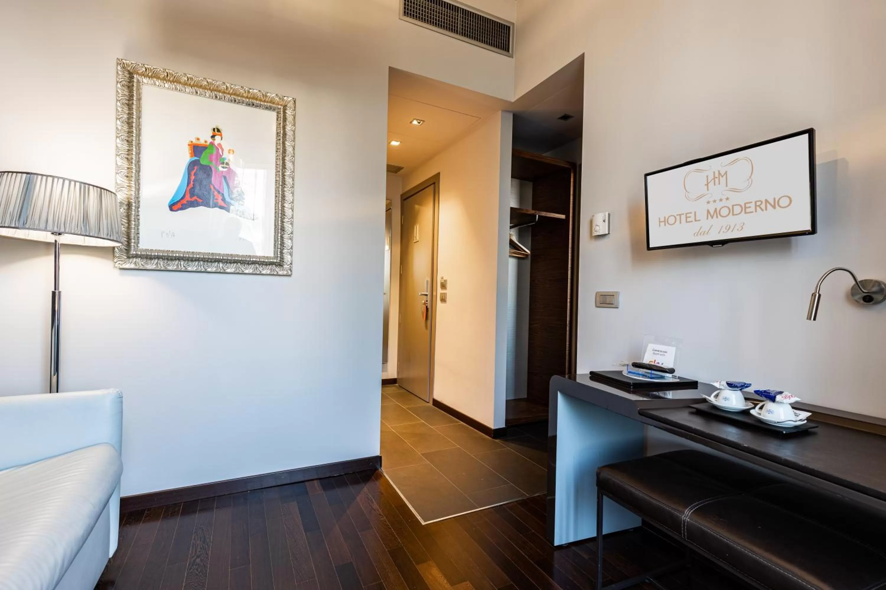 Coffee/tea facilities, Bed in Hotel Moderno