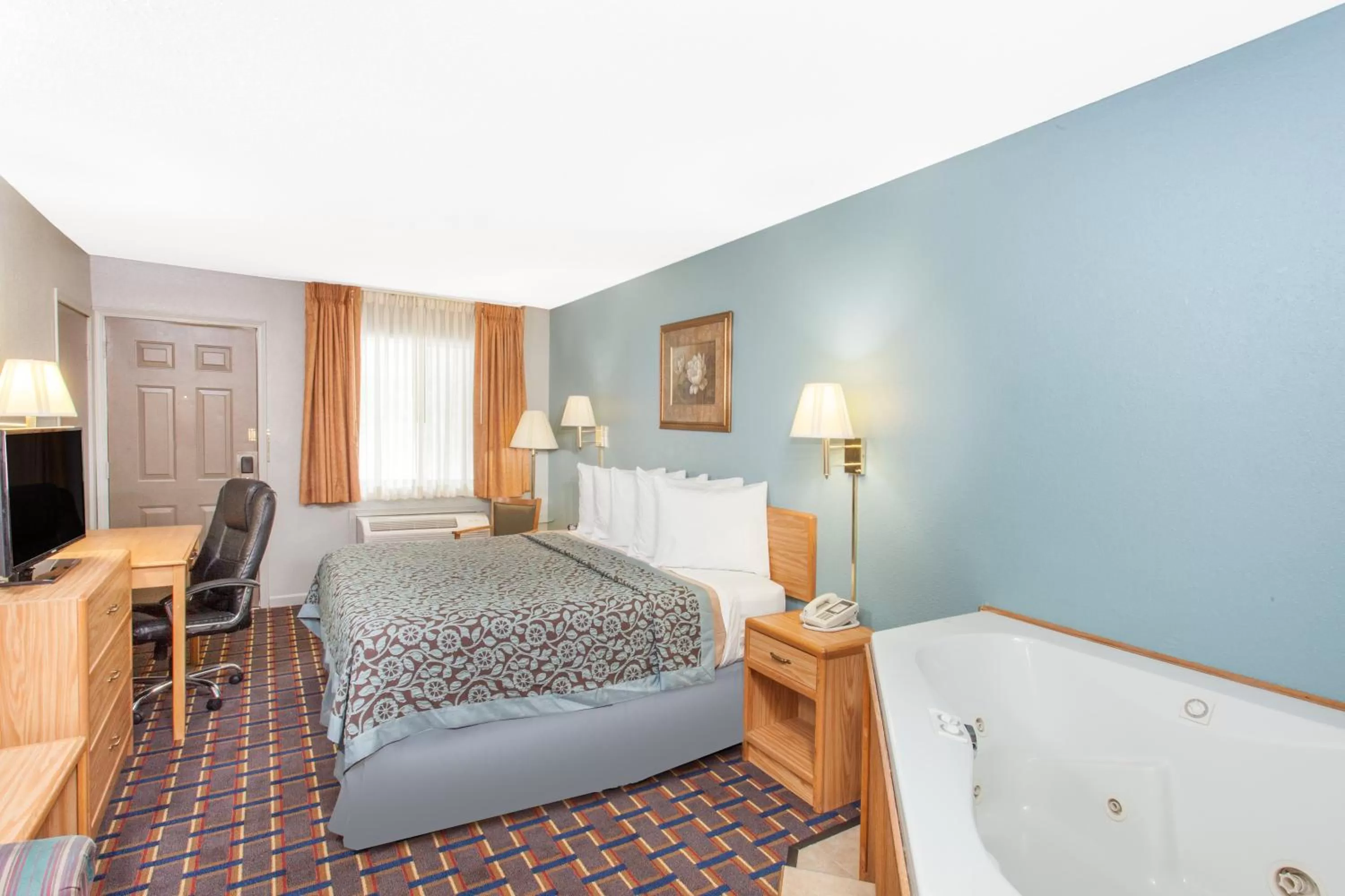 Bed in Days Inn by Wyndham Farmer City