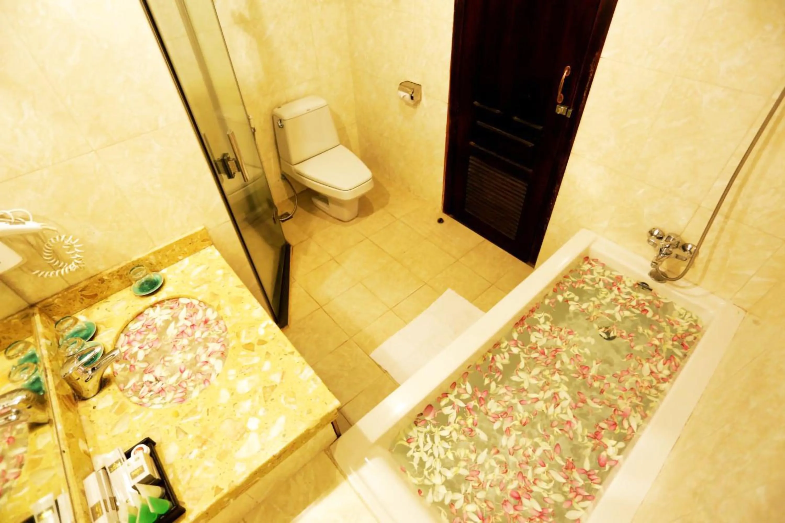 Shower in Lucky Angkor Hotel & Spa