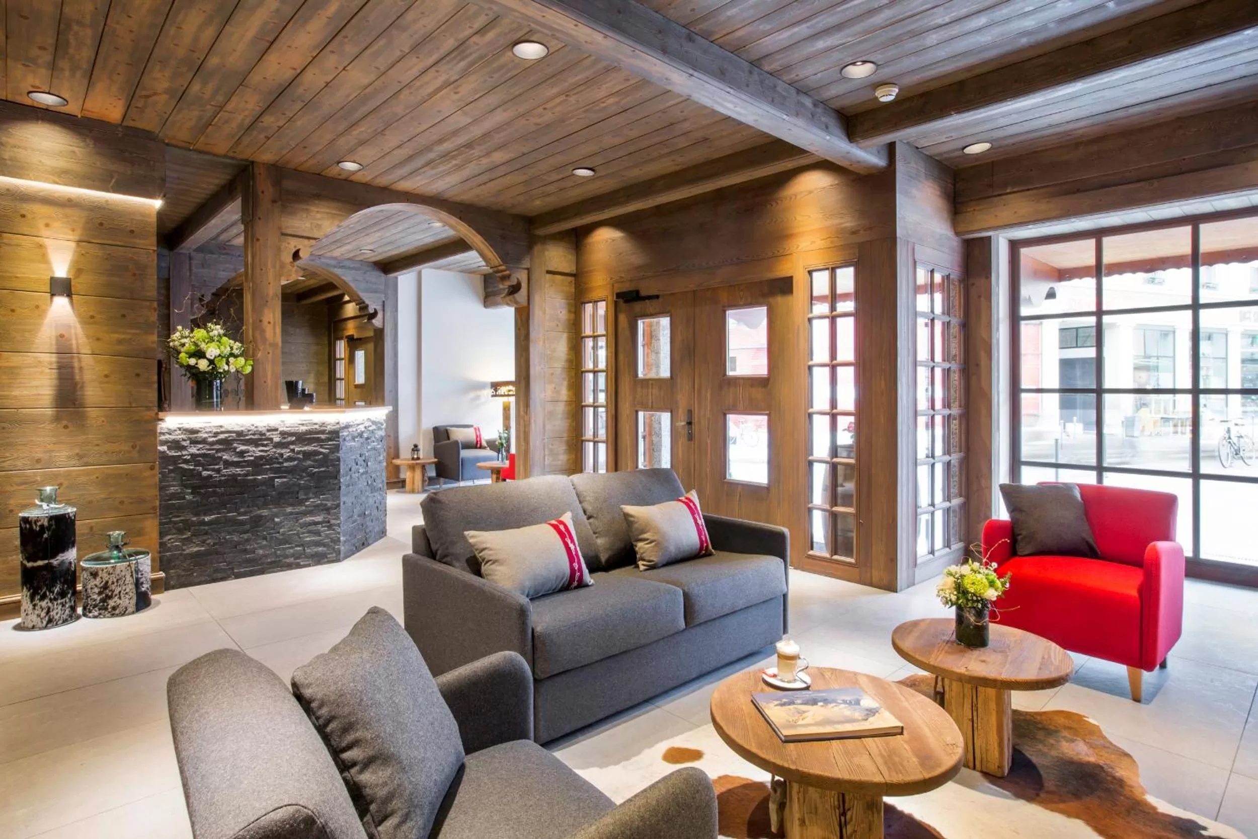 Lobby or reception in Edelweiss Manotel