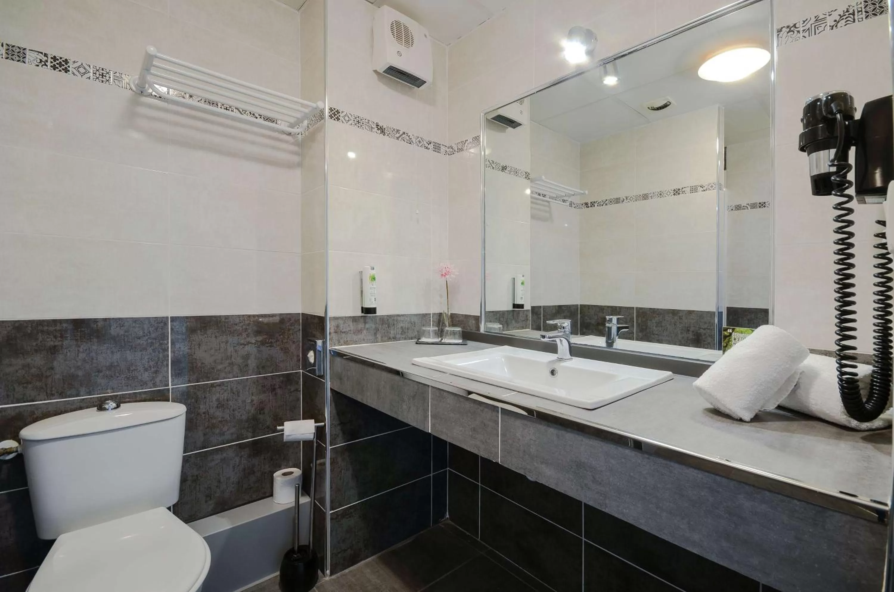 Bathroom in Sure Hotel by Best Western Beziers Le Monestie