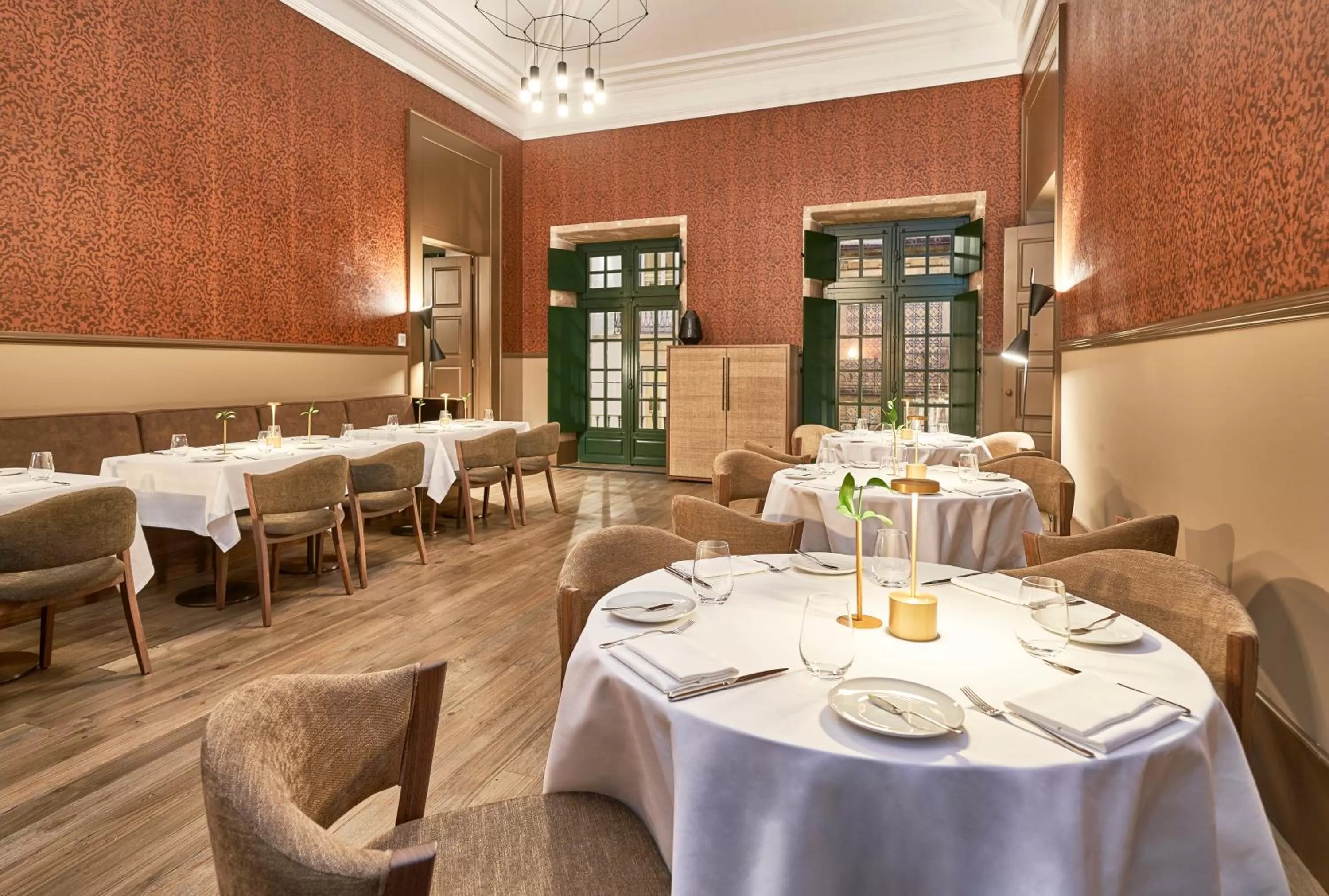 Restaurant/places to eat in PortoBay Flores