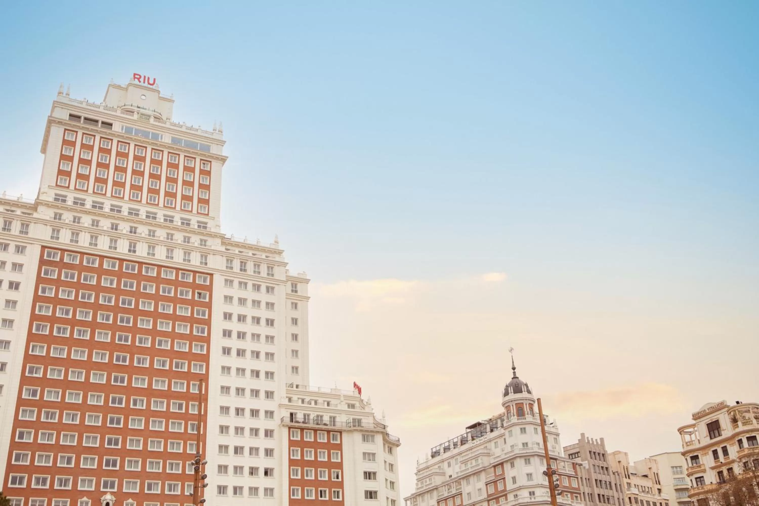 Property building in Riu Plaza España