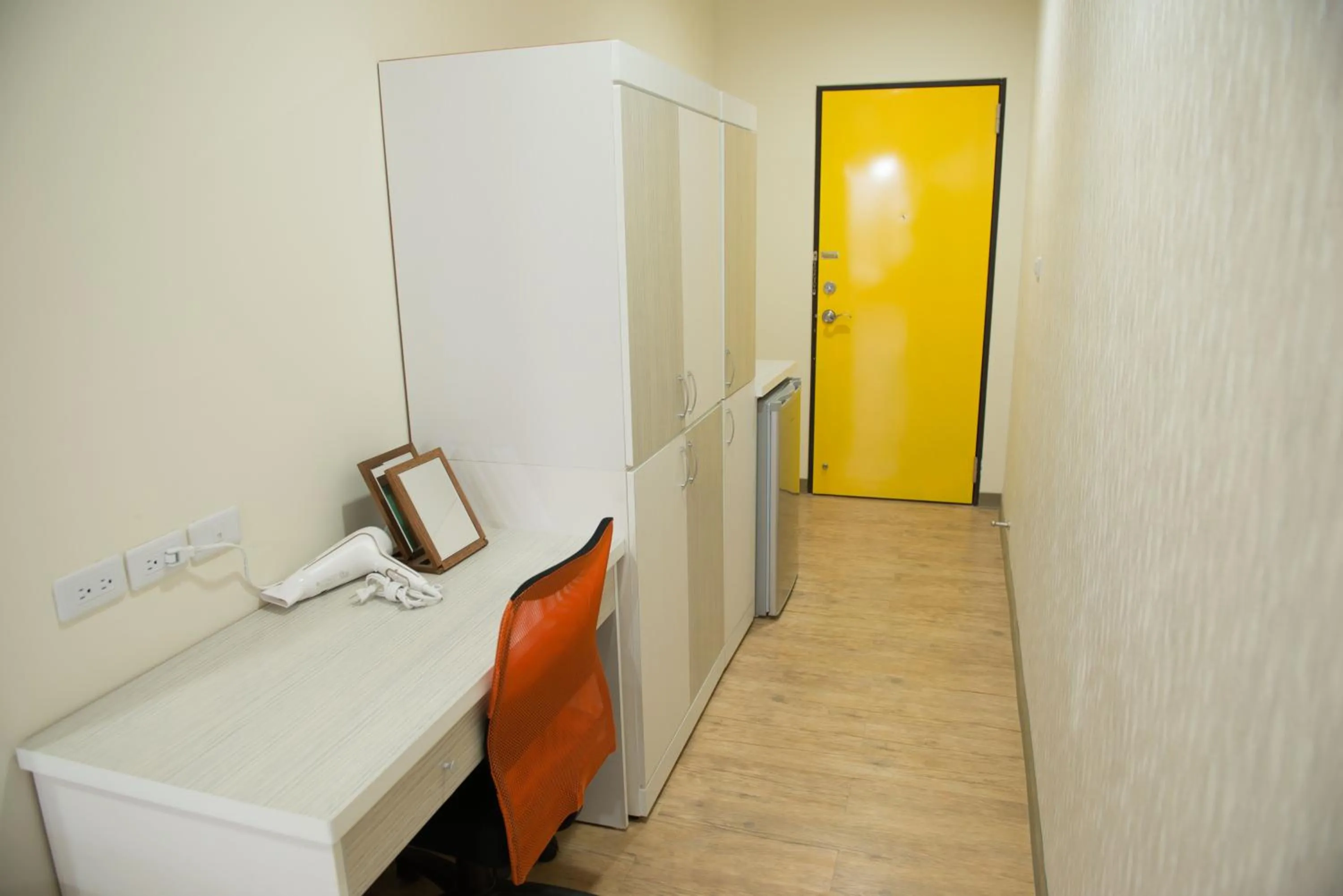 Seating area in Didi House無人化自助入住#附車位有限須預約