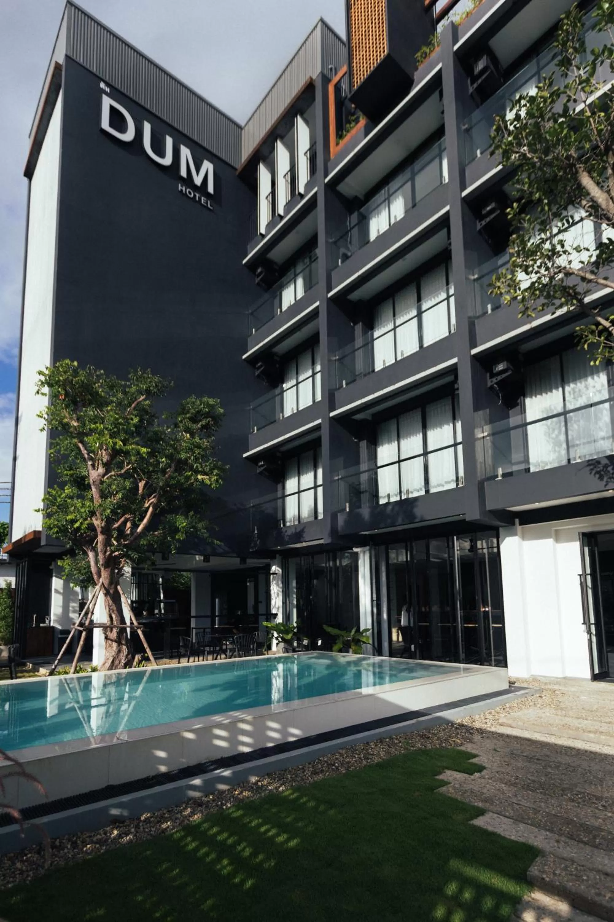 Property building in DUM Hotel - Si Phum