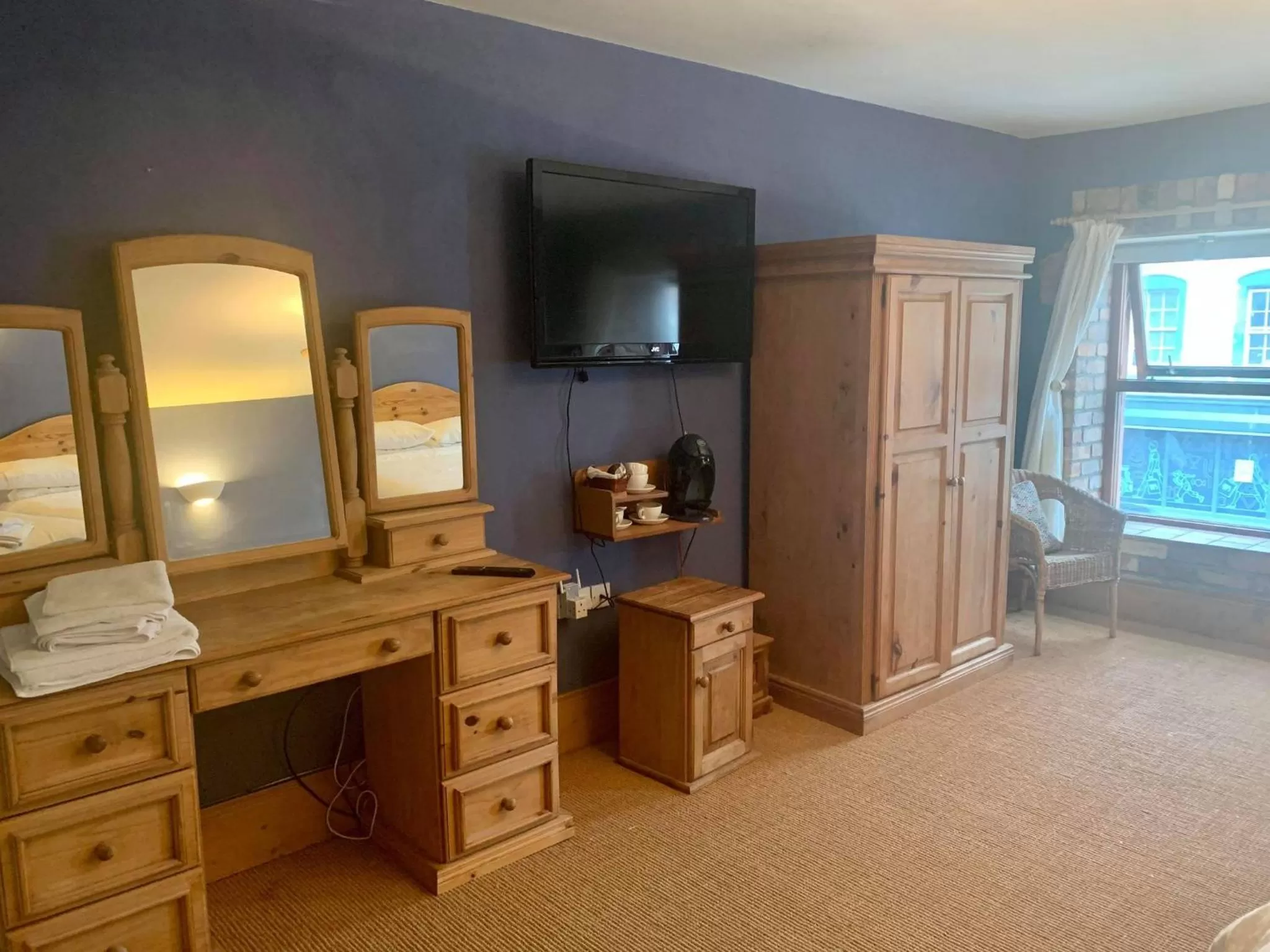 TV and multimedia in Paul Arthurs Restaurant & Rooms - Kircubbin