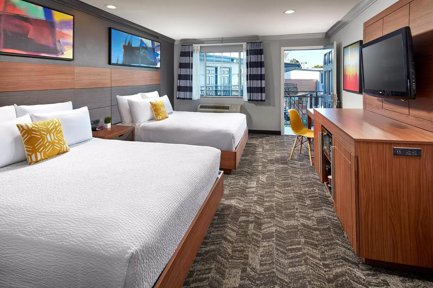 Queen Room with Two Queen Beds in Studio Inn & Suites at Promenade Downey Queen Room with Two Queen Beds in Studio Inn & Suites at Promenade Downey