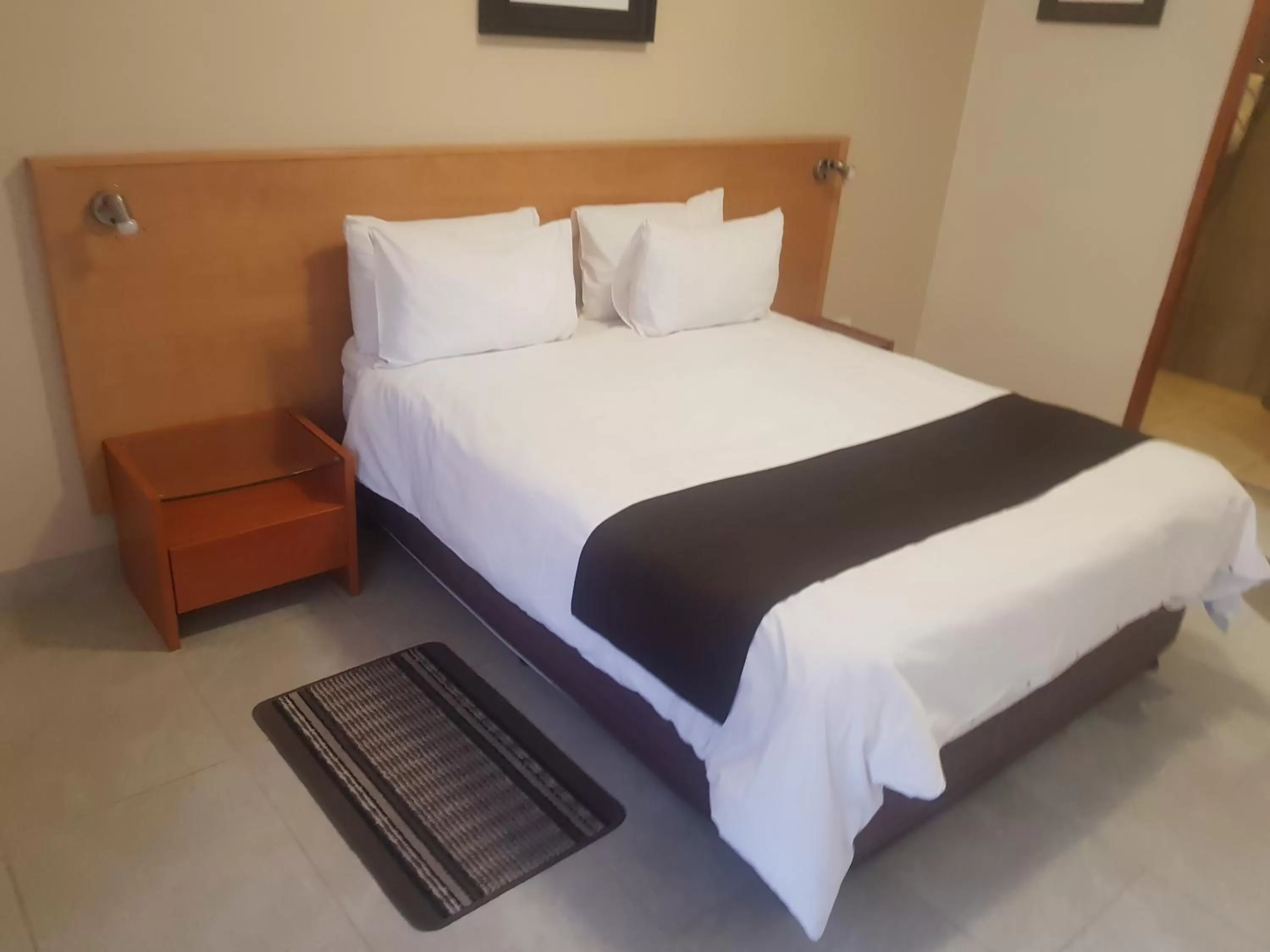 Bed in Europrime Hotel